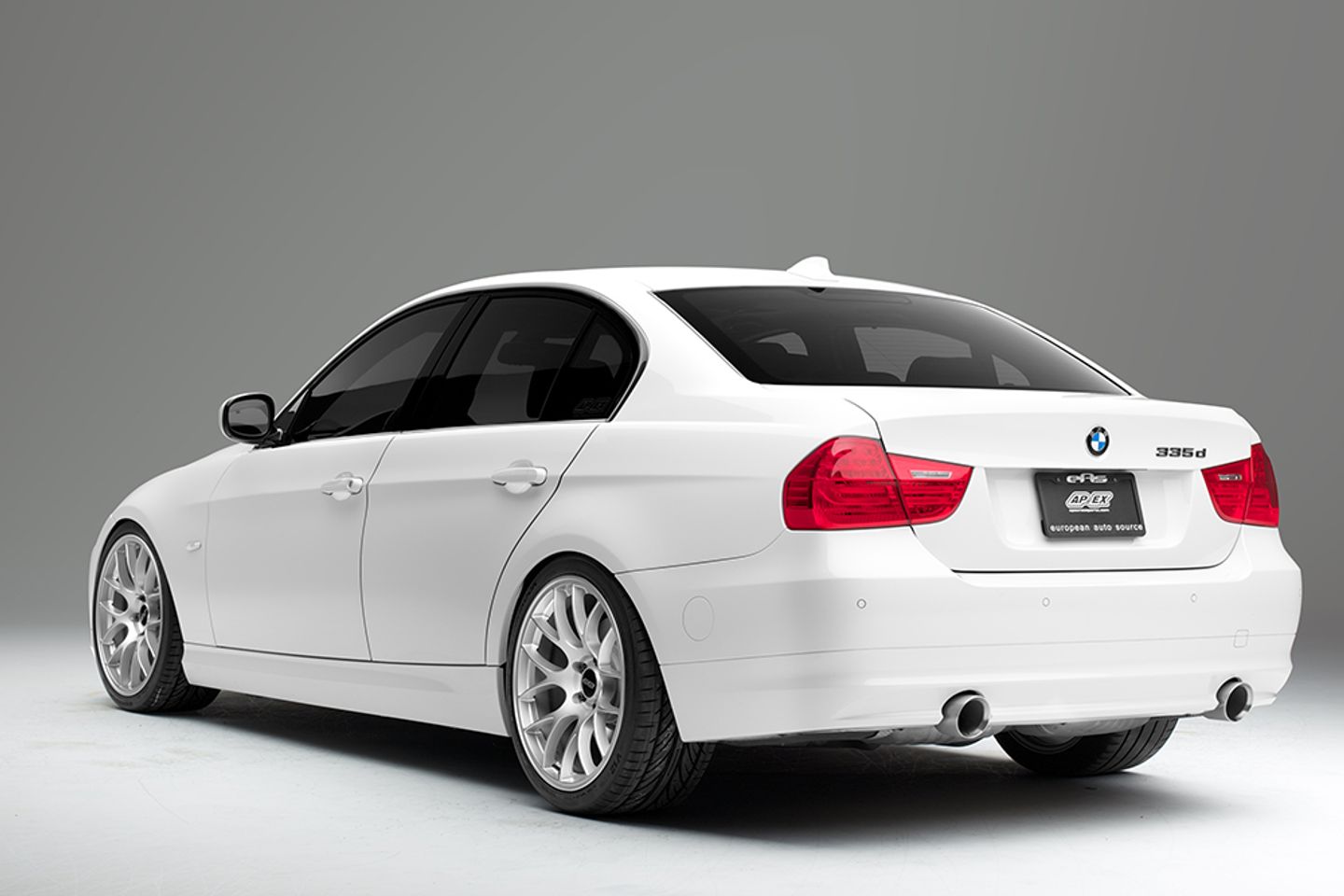 Photoshoot: 19″ EC-7 Wheels on Alpine White BMW E90 335D