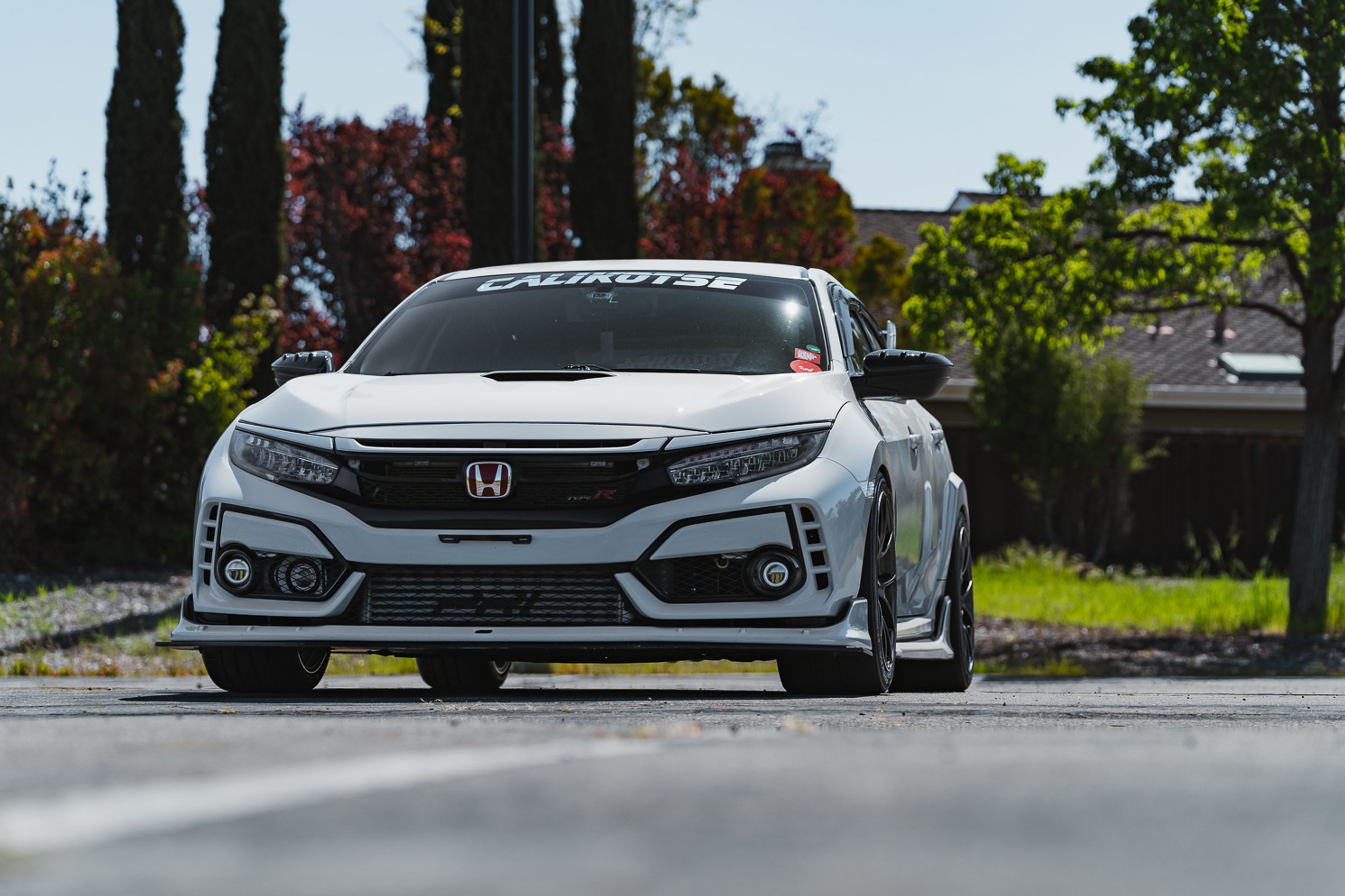 White Honda FK8 Civic Type-R with 18" VS-5RS Apex wheels in Anthracite