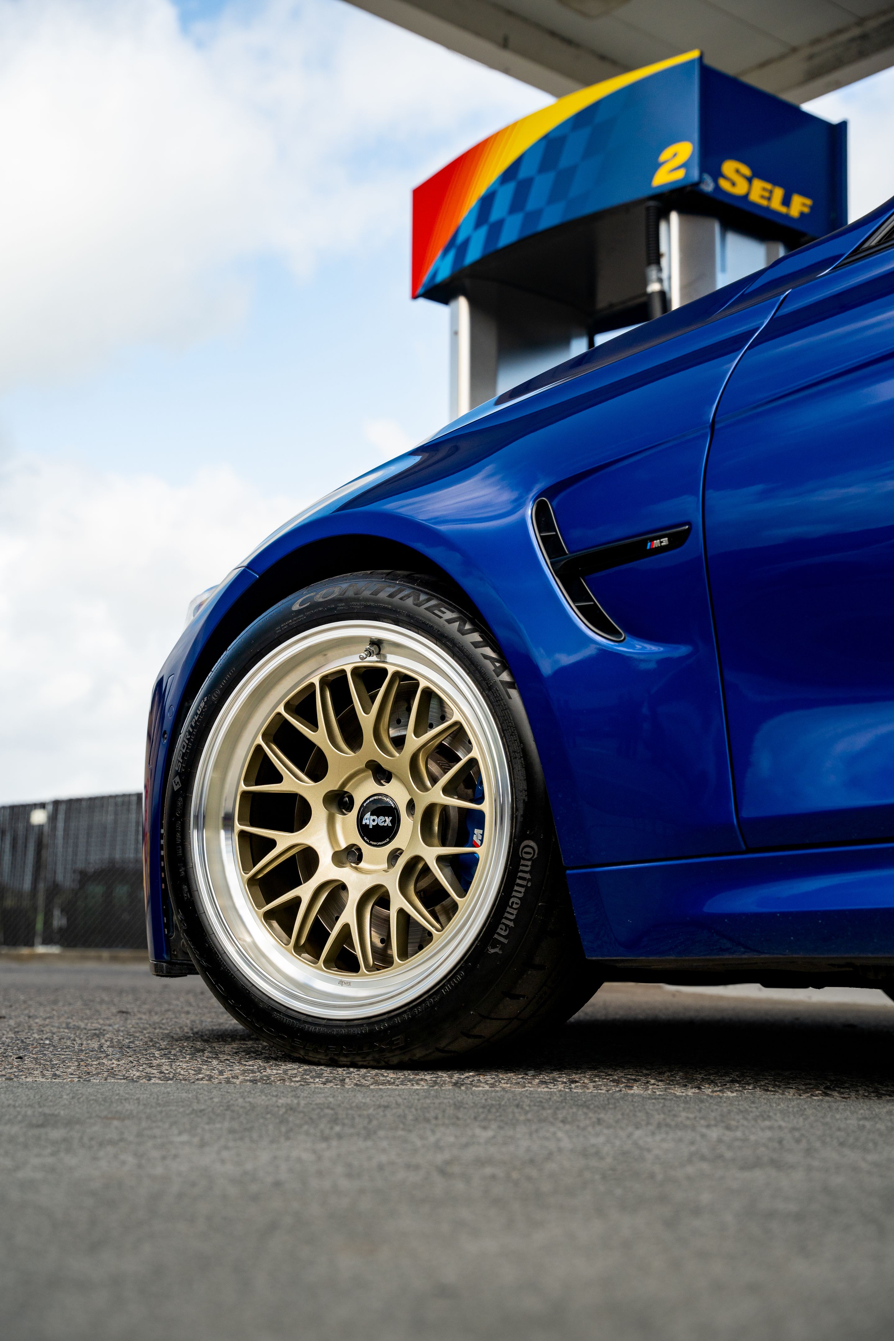 Blue BMW F80 M3 with 18" ML-10RT Apex wheels in Machined Lip Gloss Motorsport Gold