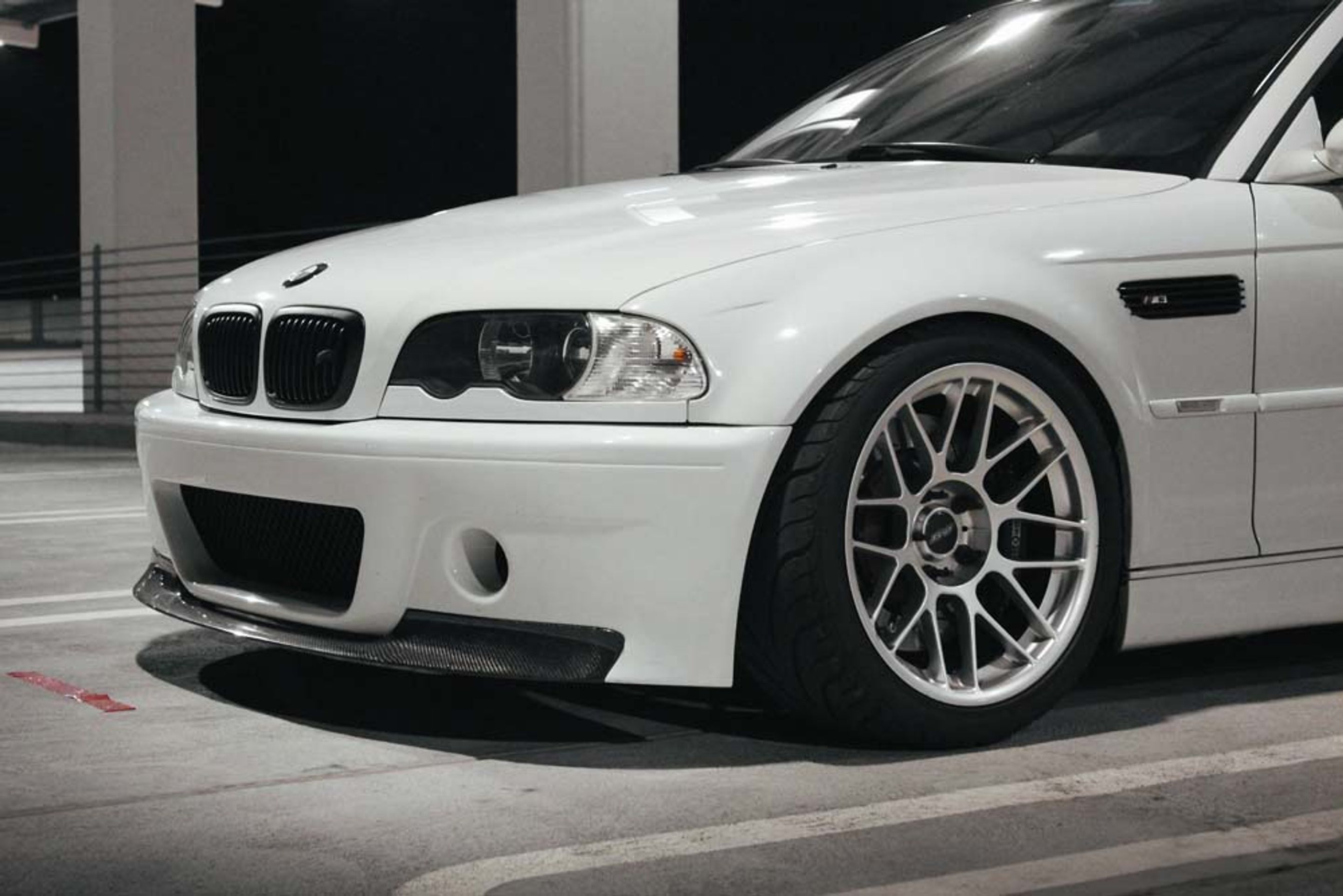 White BMW E46 M3 with 18" ARC-8 Apex wheels in Hyper Silver