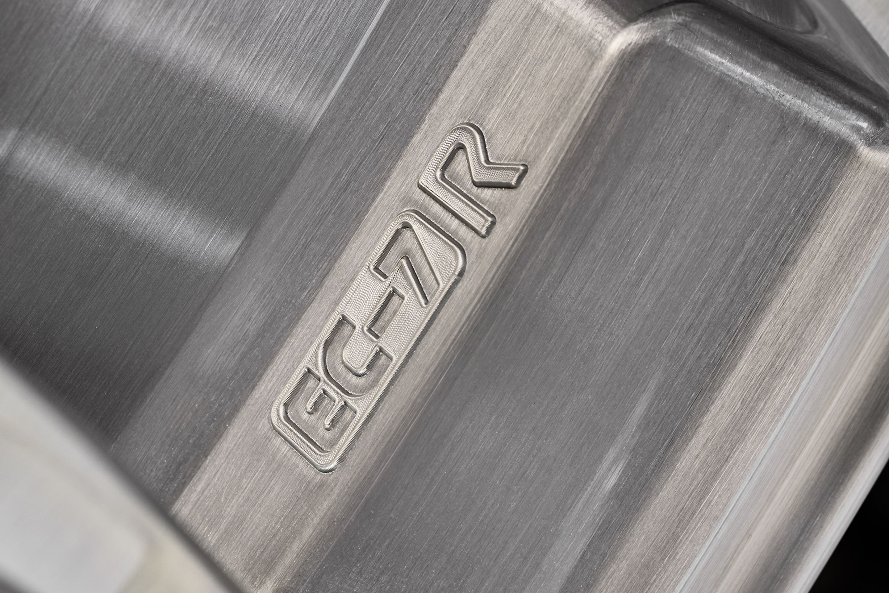 White Porsche 911 996 GT2 with 20" VS-5RS Apex wheels in Brushed Clear