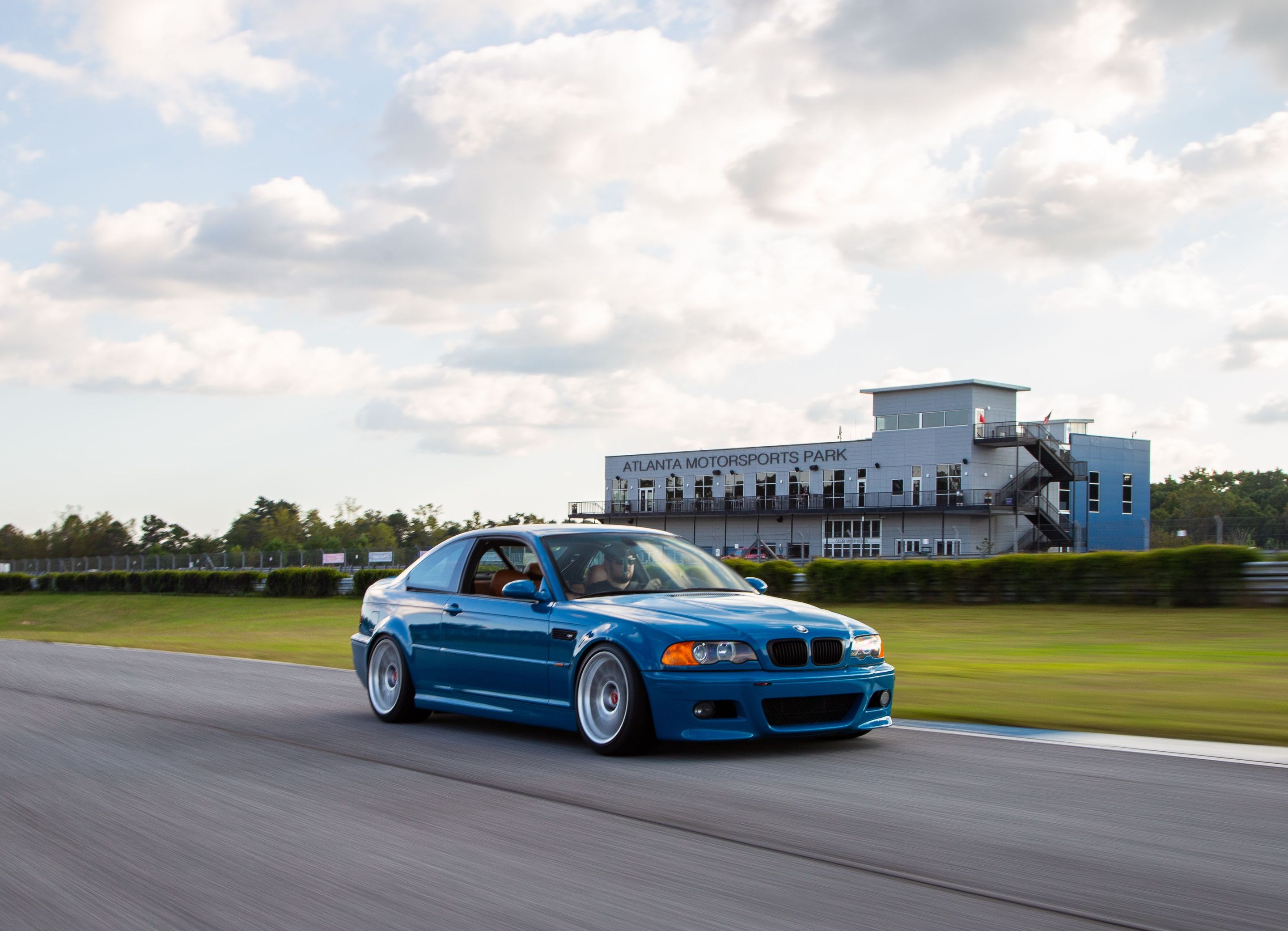 Blue BMW E46 M3 with 18" ARC-8 Apex wheels in Hyper Silver