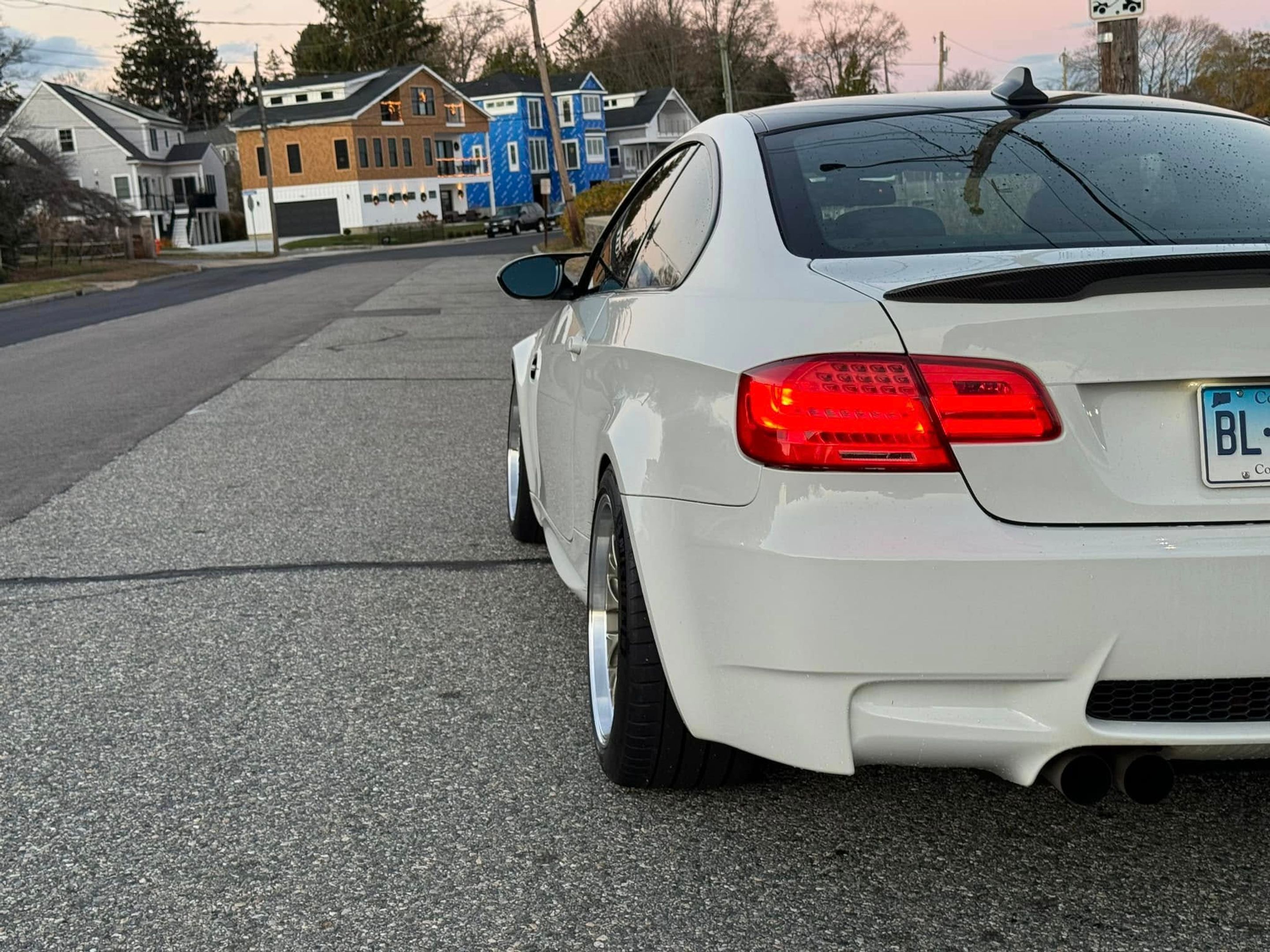 White BMW E92 Coupe M3 with 18" ML-10RT Apex wheels in Machined Lip Gloss Motorsport Gold