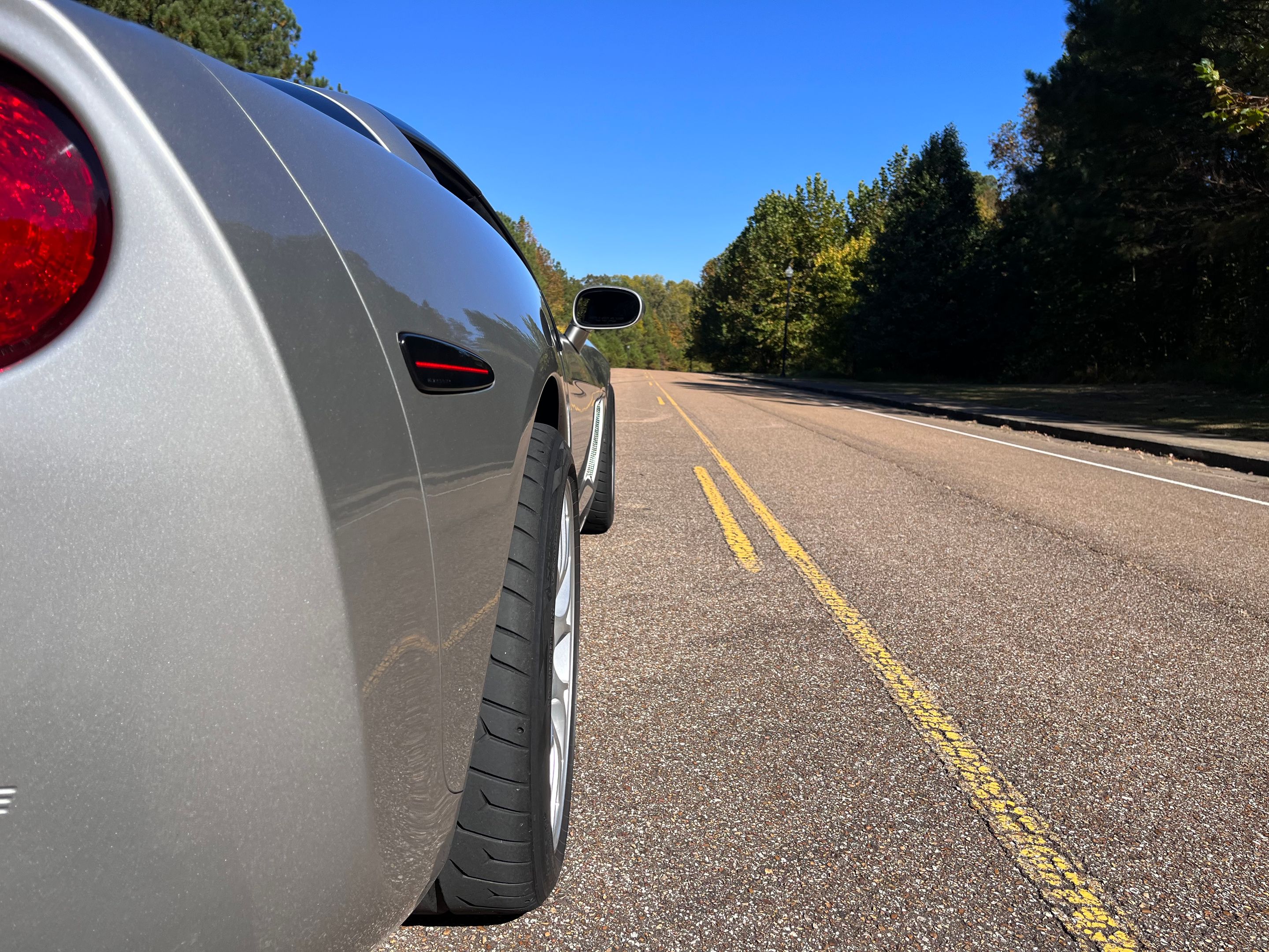 Silver Chevrolet C6 Corvette Base/Z51 with 18" EC-7 Apex wheels in Race Silver
