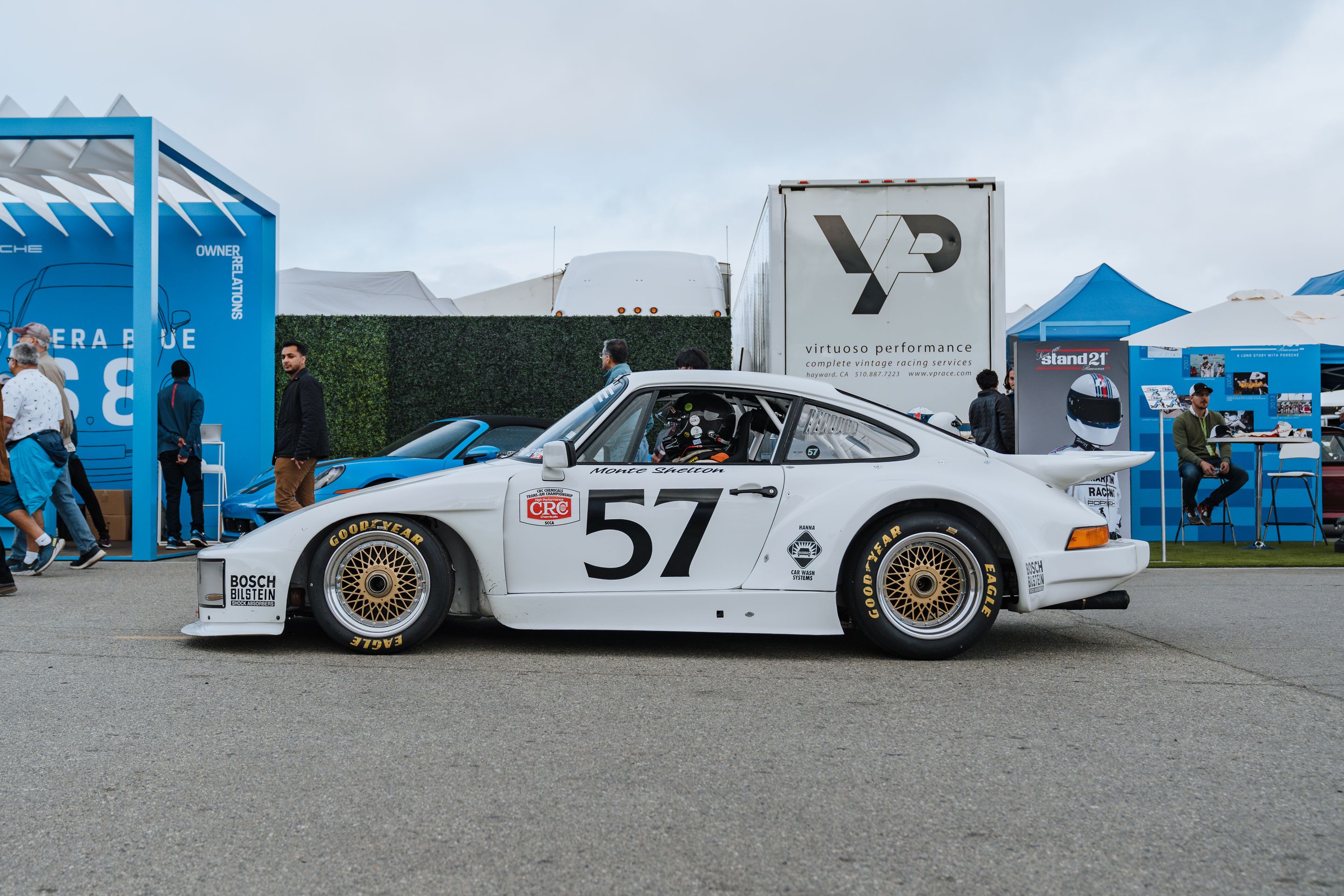 White Porsche 911 996 GT2 with 18" EC-7RS Apex wheels in Anthracite
