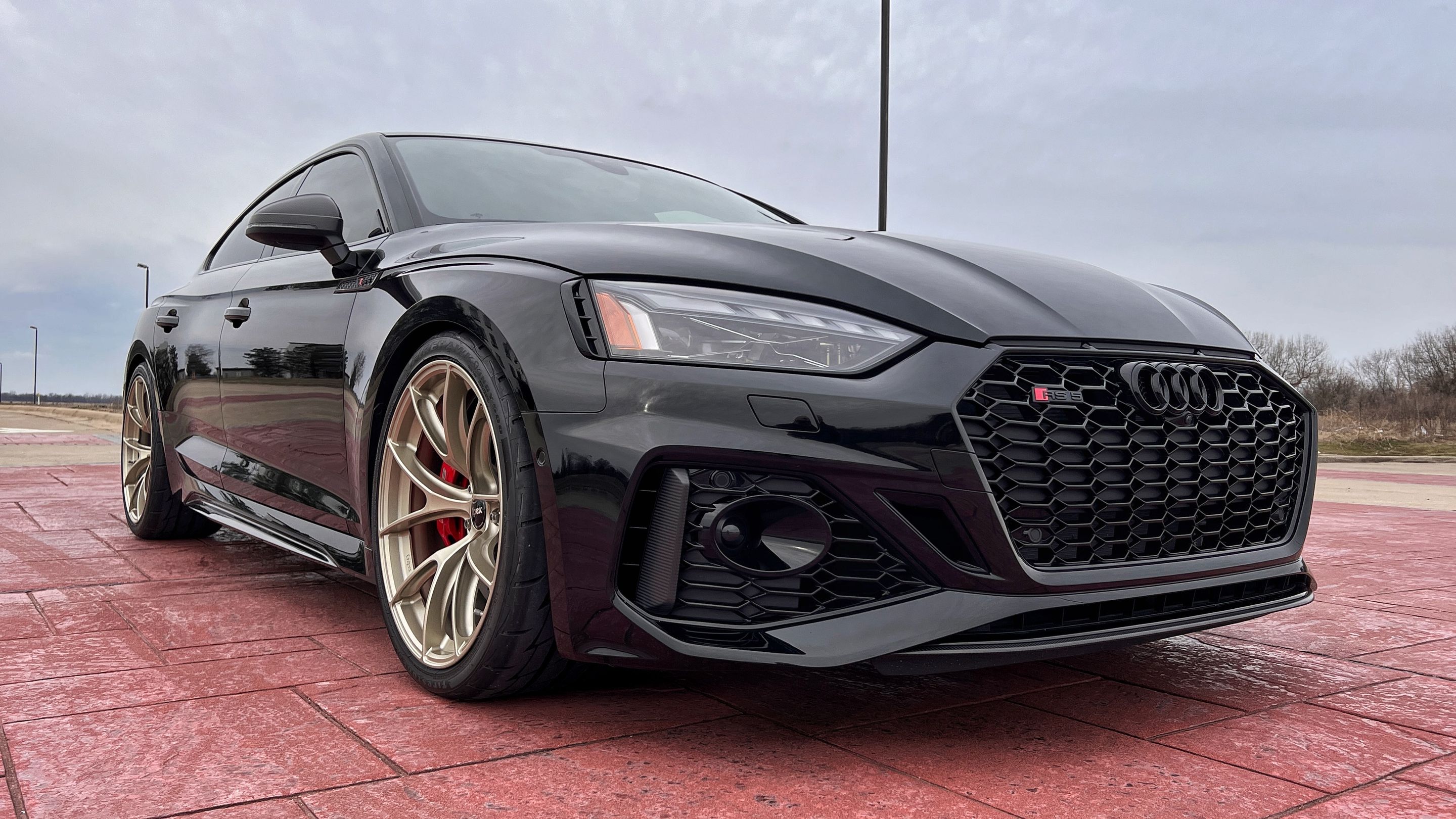 Black Audi B9 RS 5 Sportback with 20" VS-5RS Apex wheels in Motorsport Gold