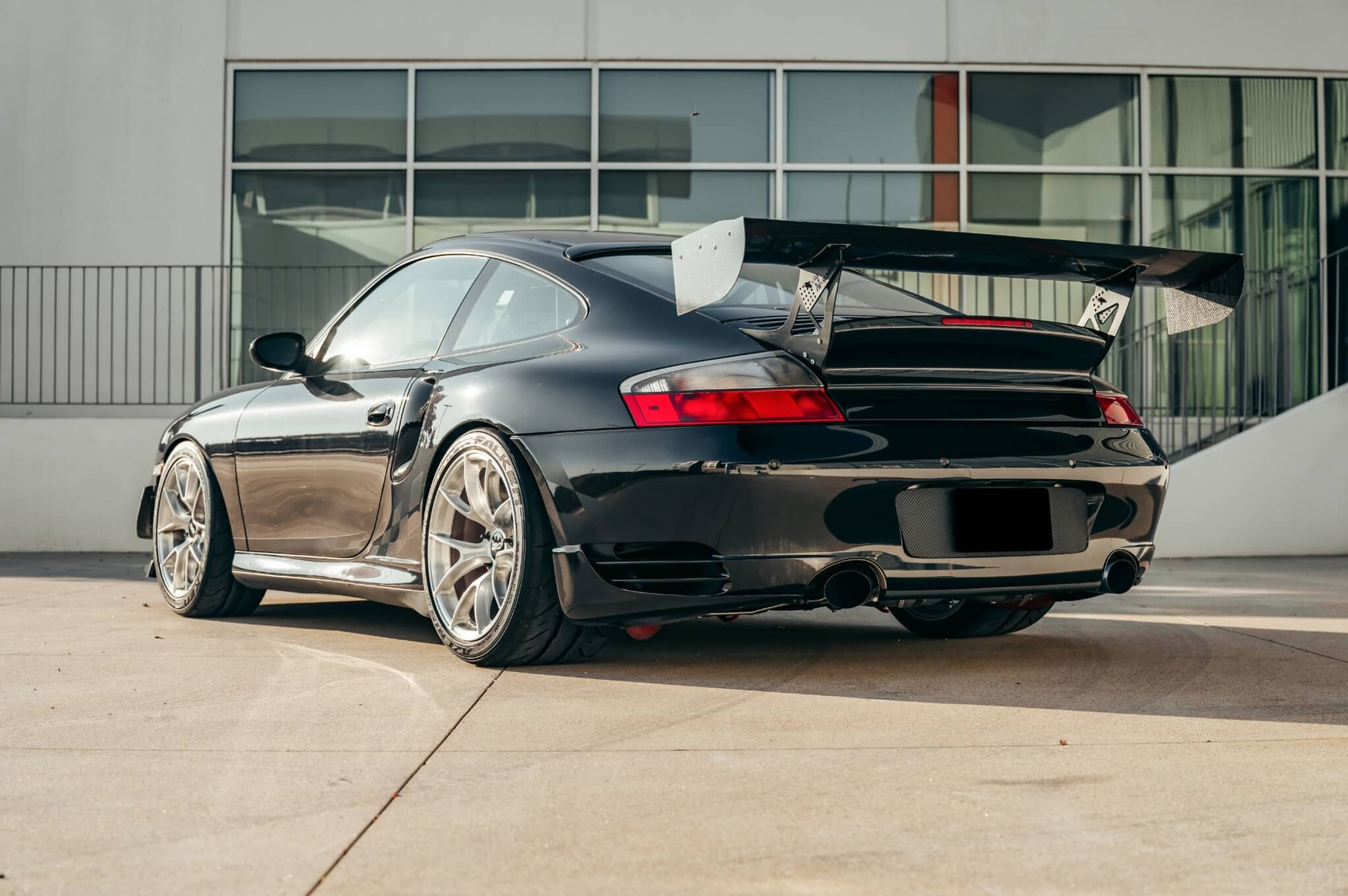 Black Porsche 911 996 Turbo with 18" VS-5RS Apex wheels in Brushed Clear