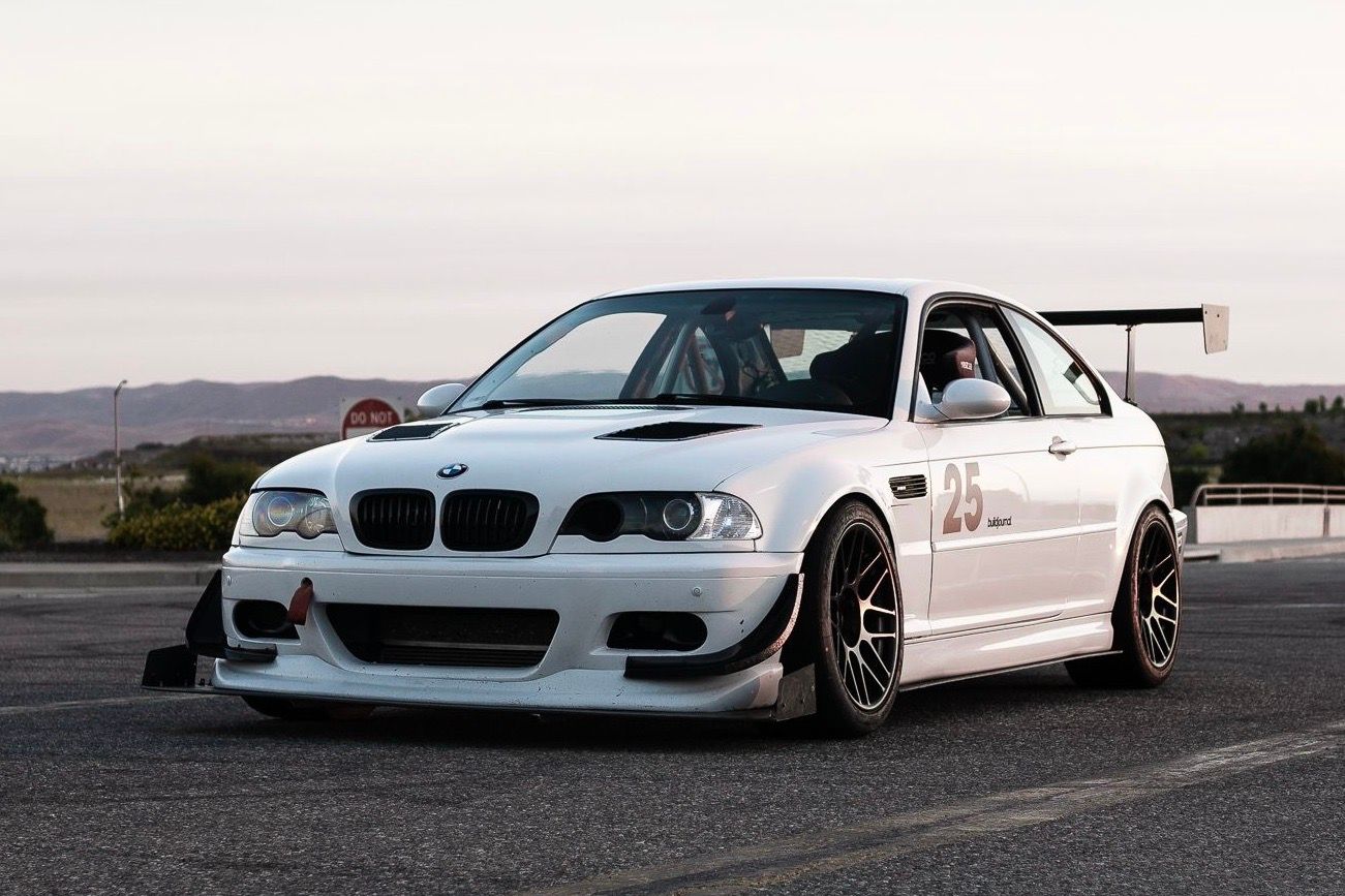 White BMW E46 M3 with 18" ARC-8R Apex wheels in Satin Black