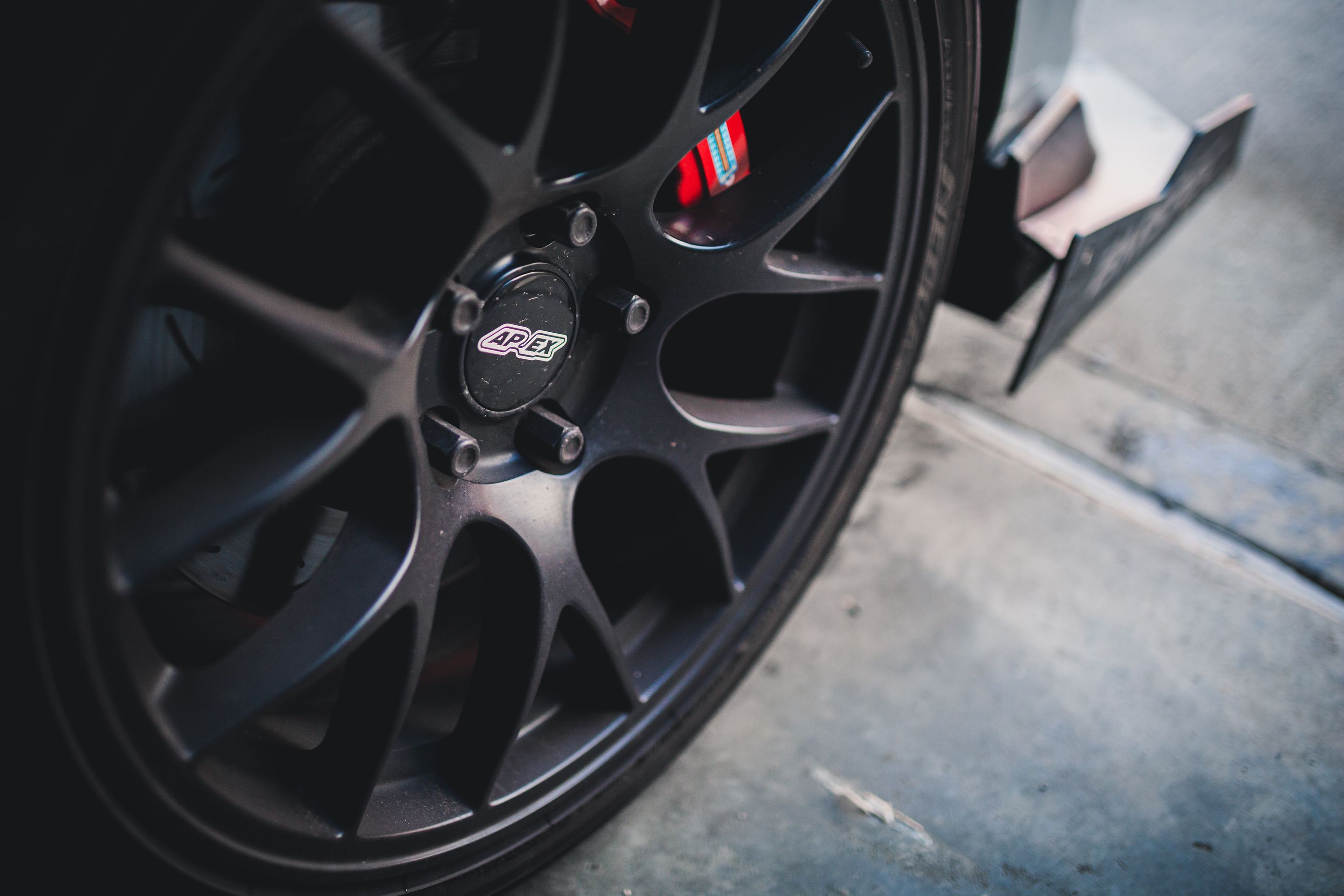 Grey Honda FK8 Civic Type-R with 18" EC-7 Apex wheels in Anthracite