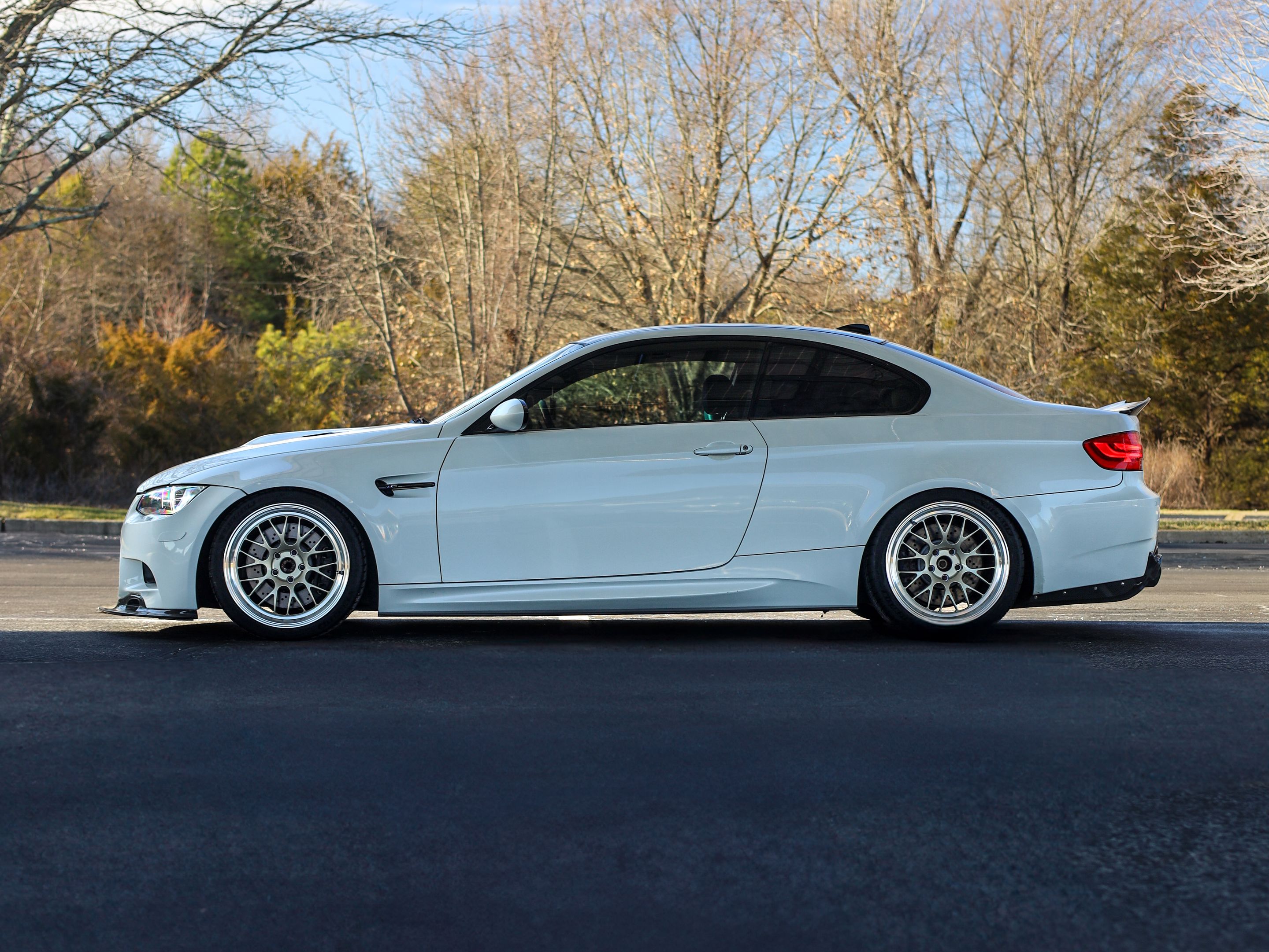 White BMW E92 Coupe M3 with 19" ML-10RT Apex wheels in Machined Lip Gloss Motorsport Gold