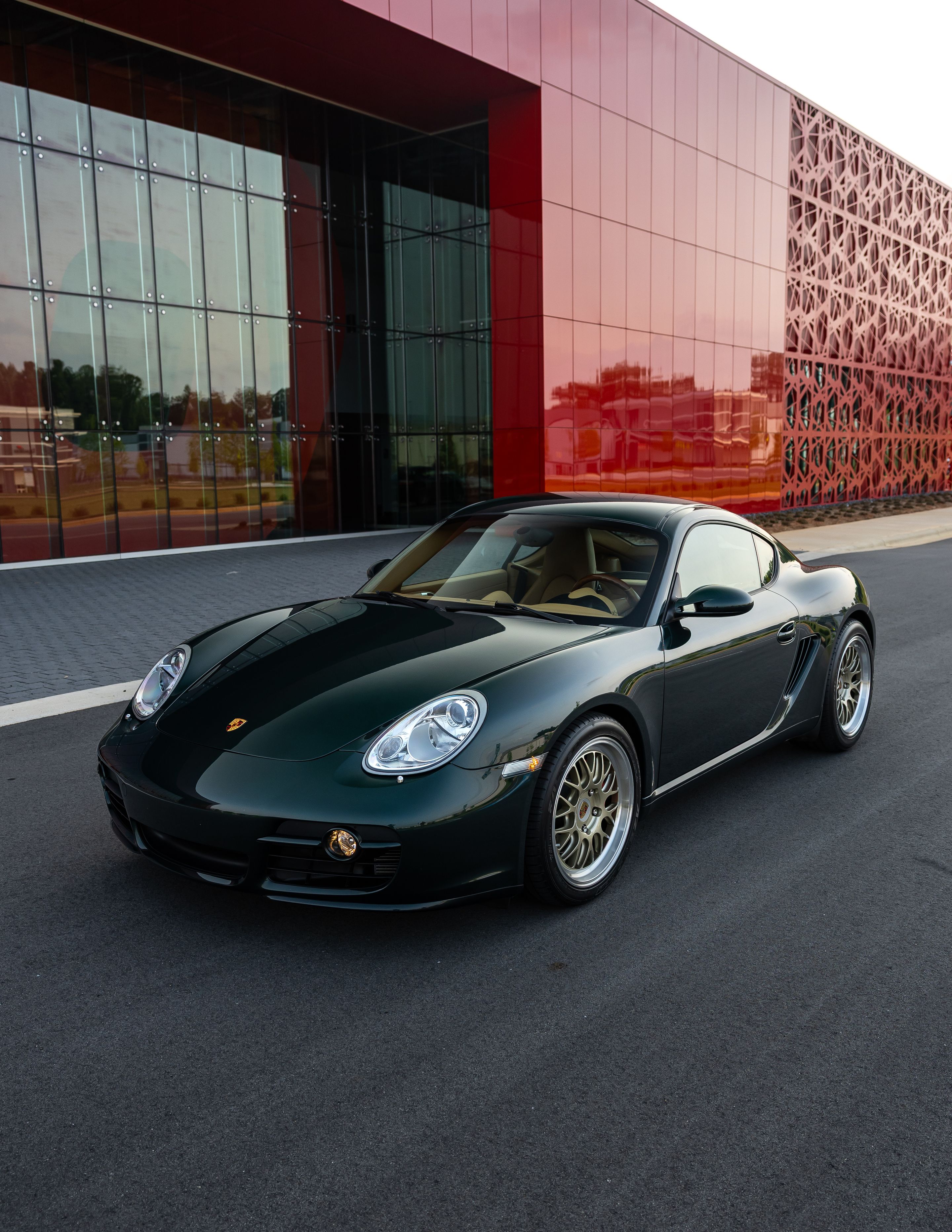 Green Porsche 987 Cayman S with 18" ML-10RT Apex wheels in Machined Lip Gloss Motorsport Gold