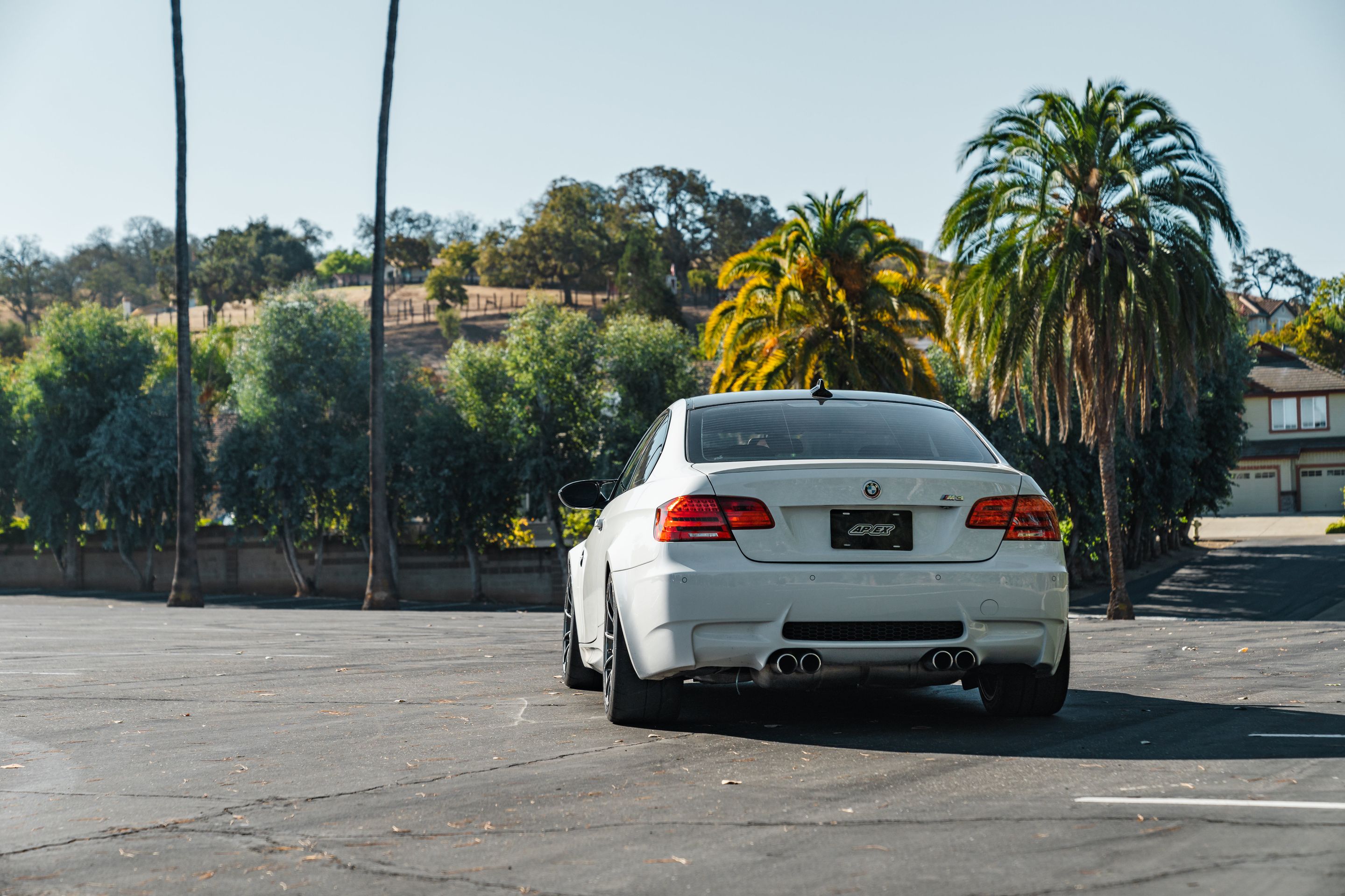 White BMW E92 Coupe M3 with 18" SM-10RS Apex wheels in Anthracite