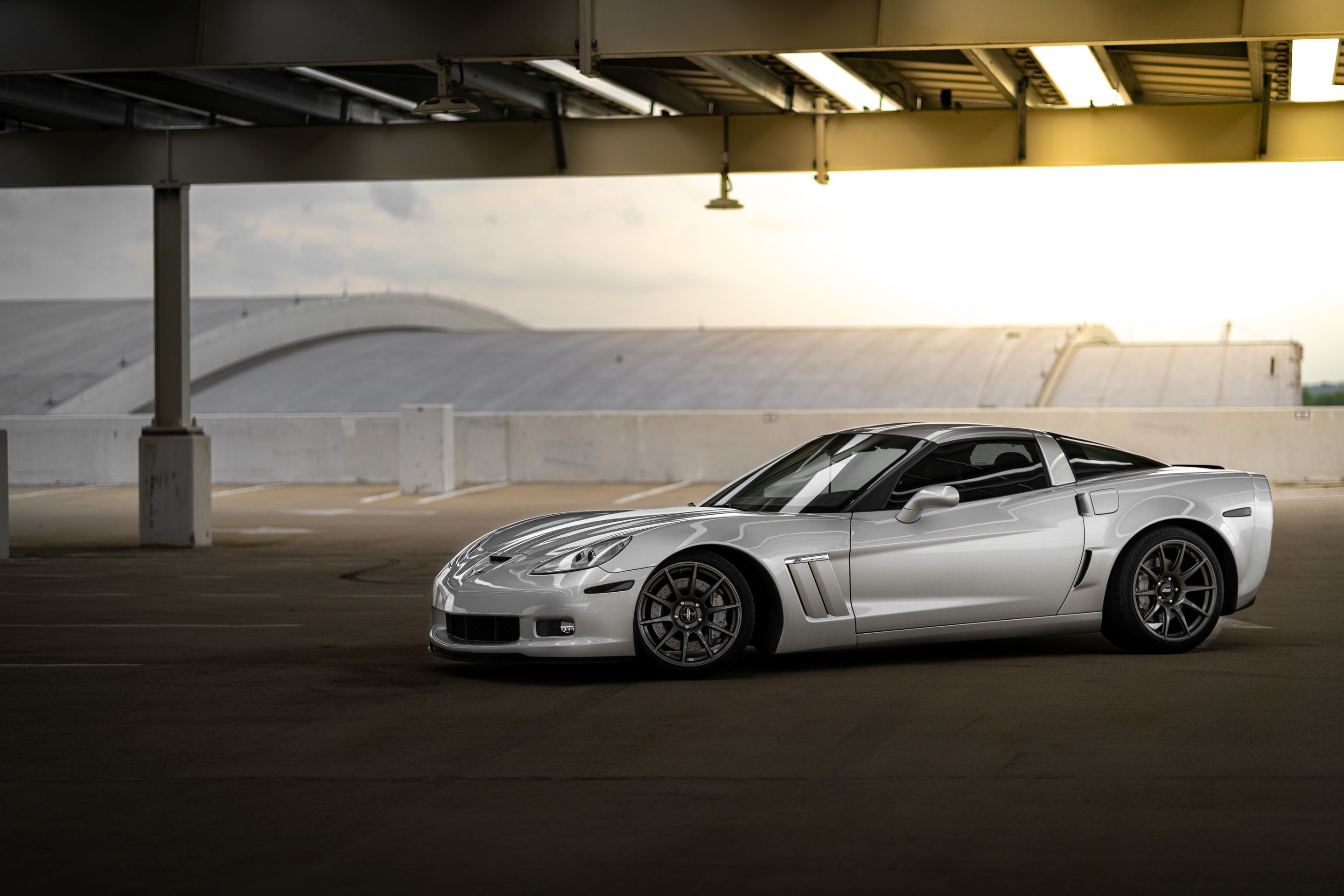 Silver Chevrolet C6 Corvette Grand Sport with 18"/19" SM-10 Apex wheels in Anthracite