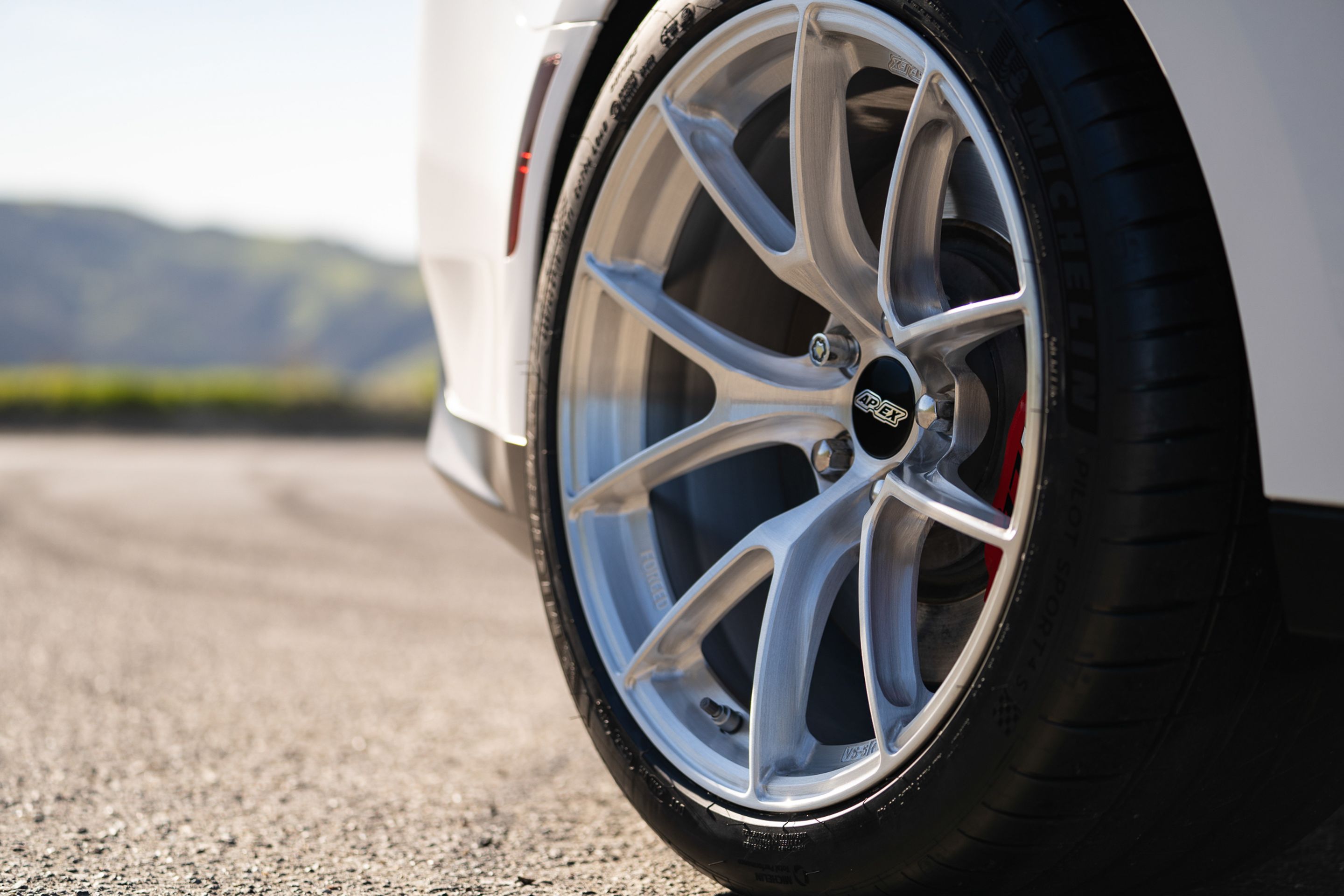 White Chevrolet 6th Gen Camaro ZL1 1LE with 19" VS-5RS Apex wheels in Brushed Clear