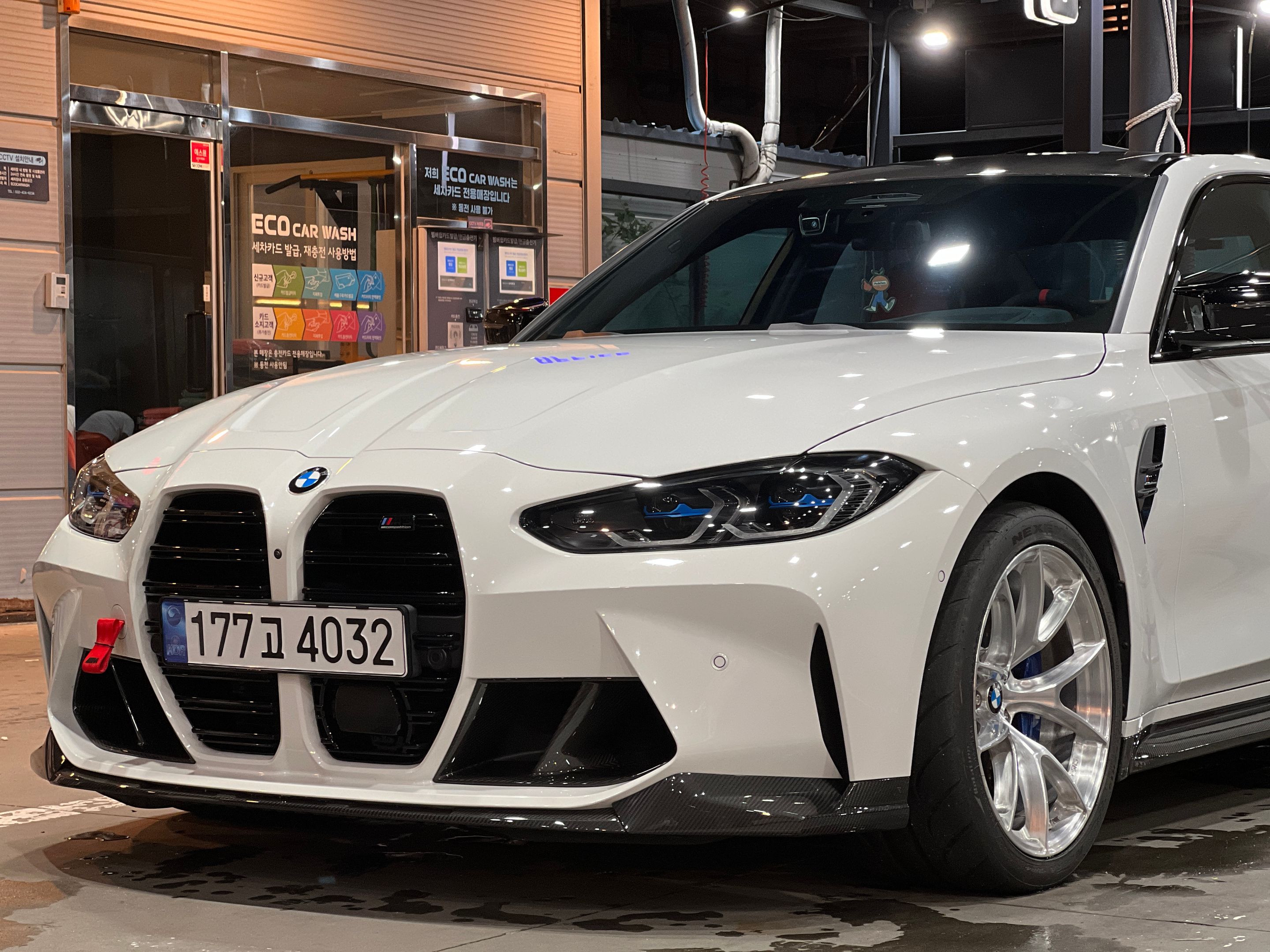 White BMW G80 M3 with 19" VS-5RS Apex wheels in Brushed Clear
