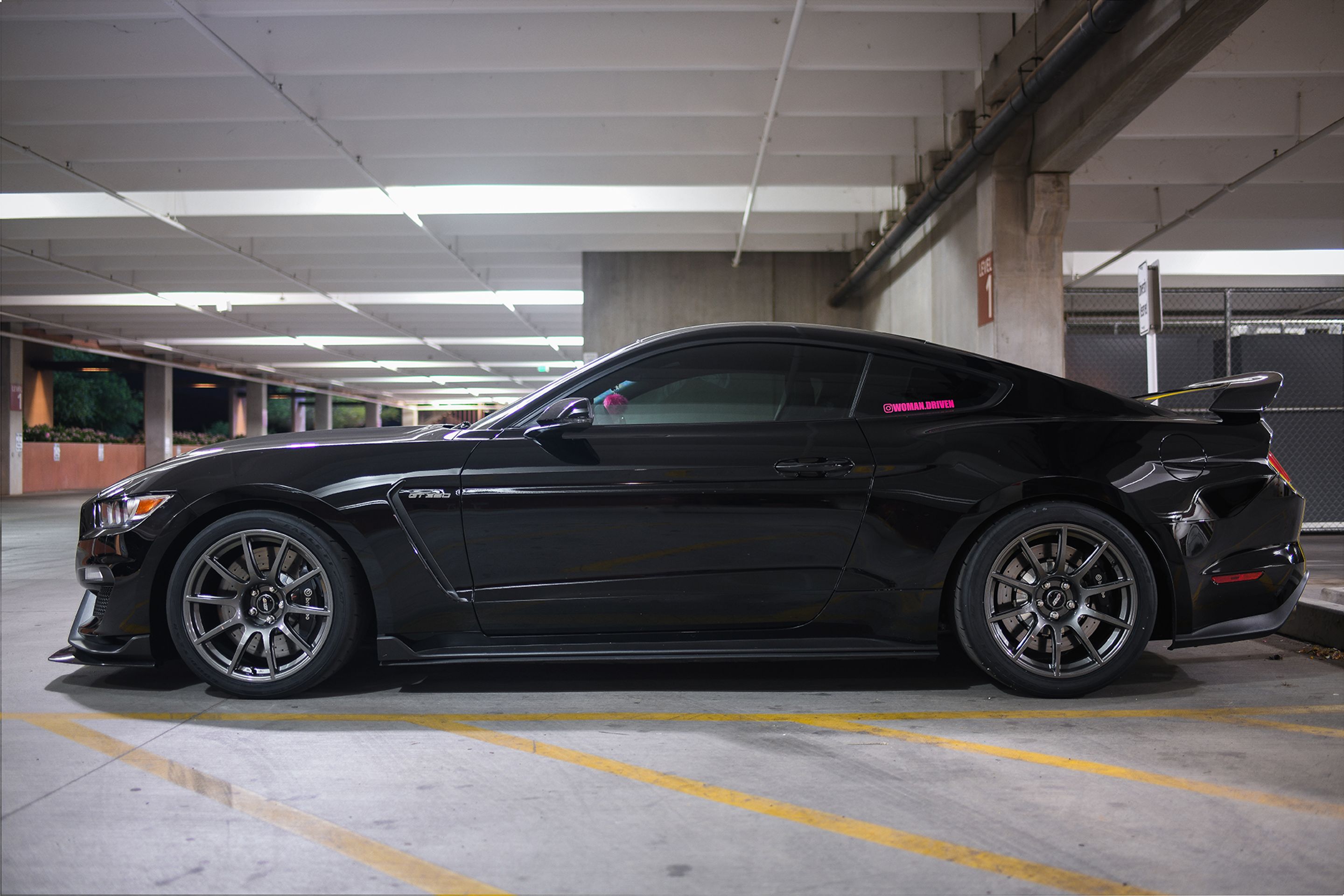 Black Ford S550 Mustang GT350R with 19" SM-10 Apex wheels in Anthracite