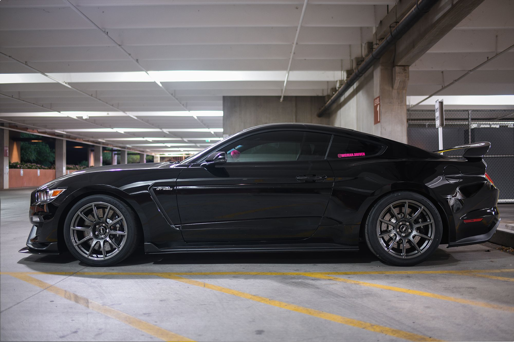 Black Ford S550 Mustang GT350R with 19" SM-10 Apex wheels in Anthracite