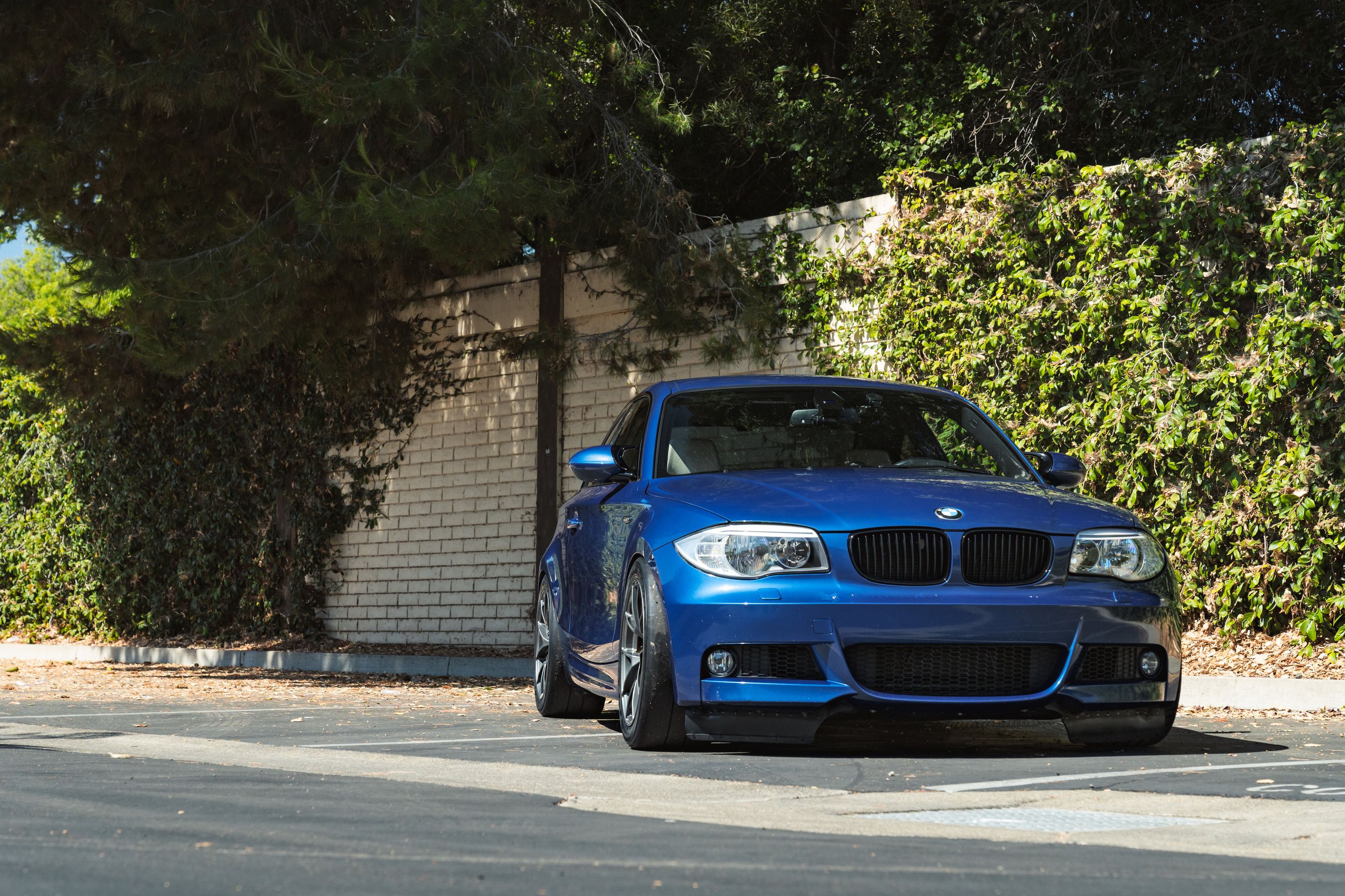 Blue BMW E82 Coupe 1 Series with 17" VS-5RS Apex wheels in Anthracite