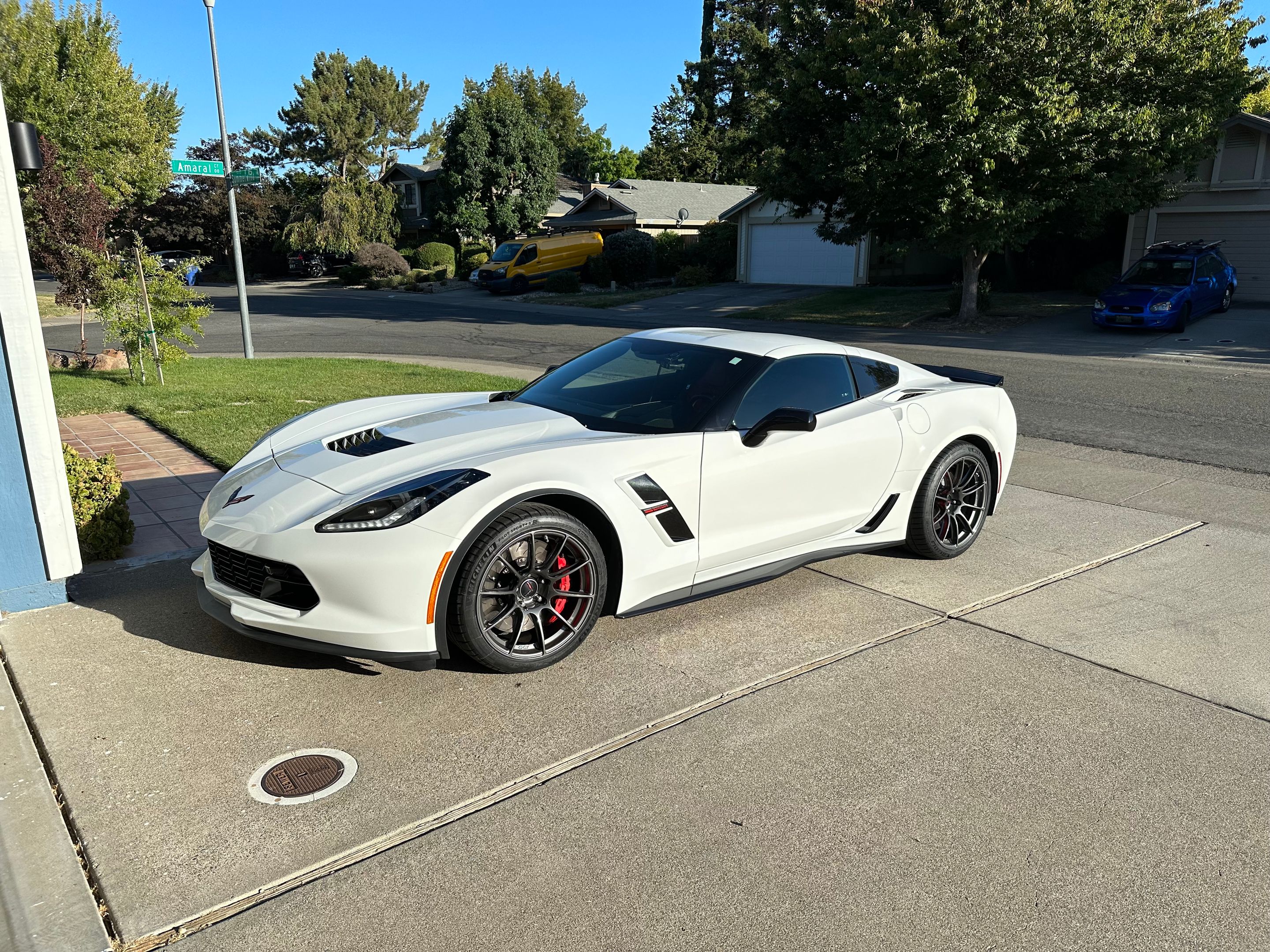White Chevrolet C7 Corvette Grand Sport with 18"/19" SM-10RS Apex wheels in Anthracite