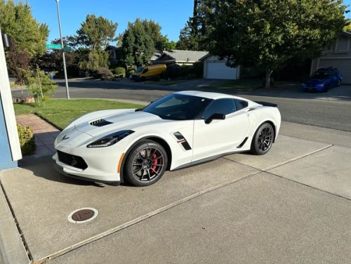 White Chevrolet Corvette - SM-10RS in Anthracite