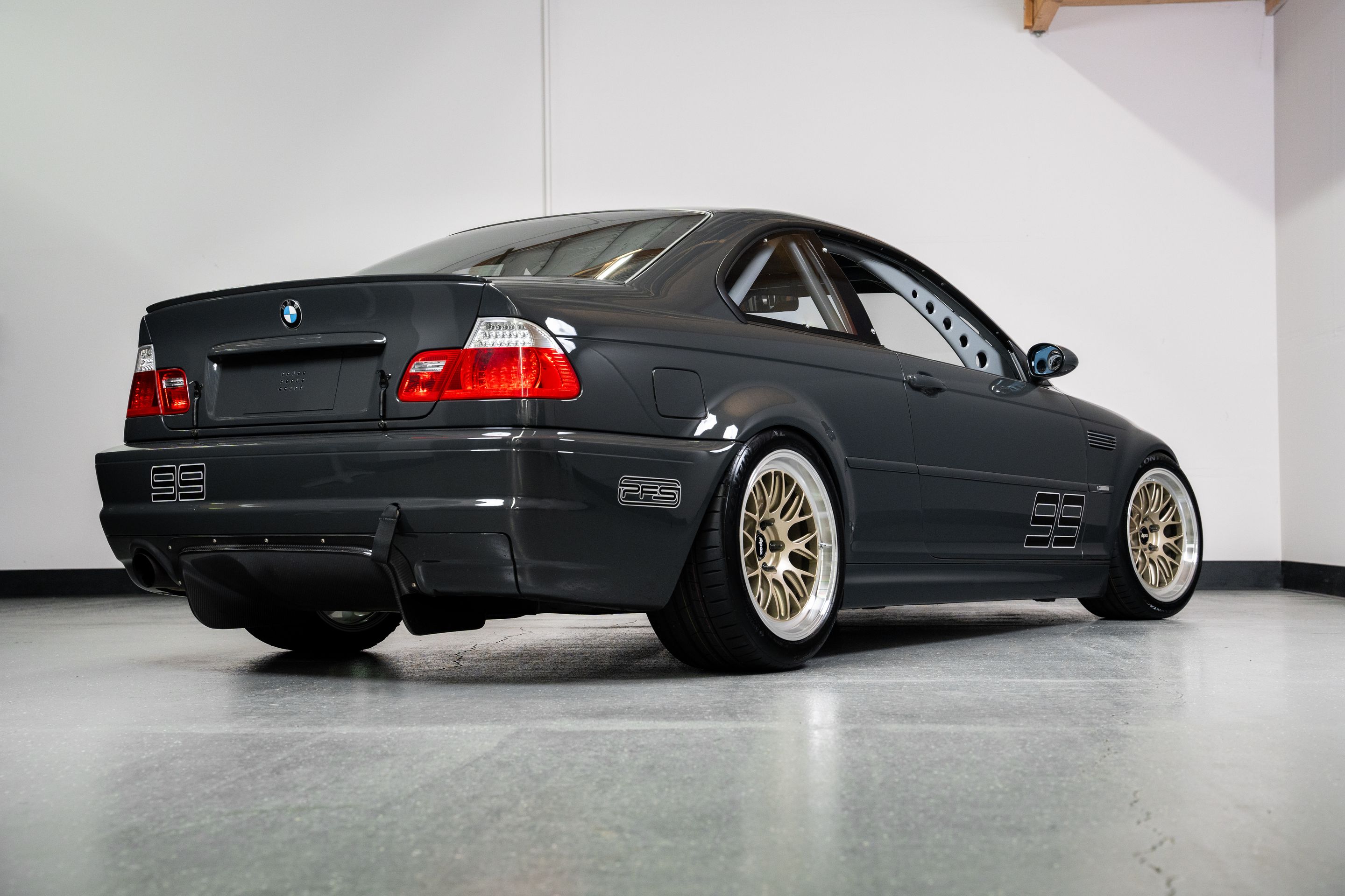 Grey BMW E46 M3 with 18" ML-10RT Apex wheels in Machined Lip Gloss Motorsport Gold