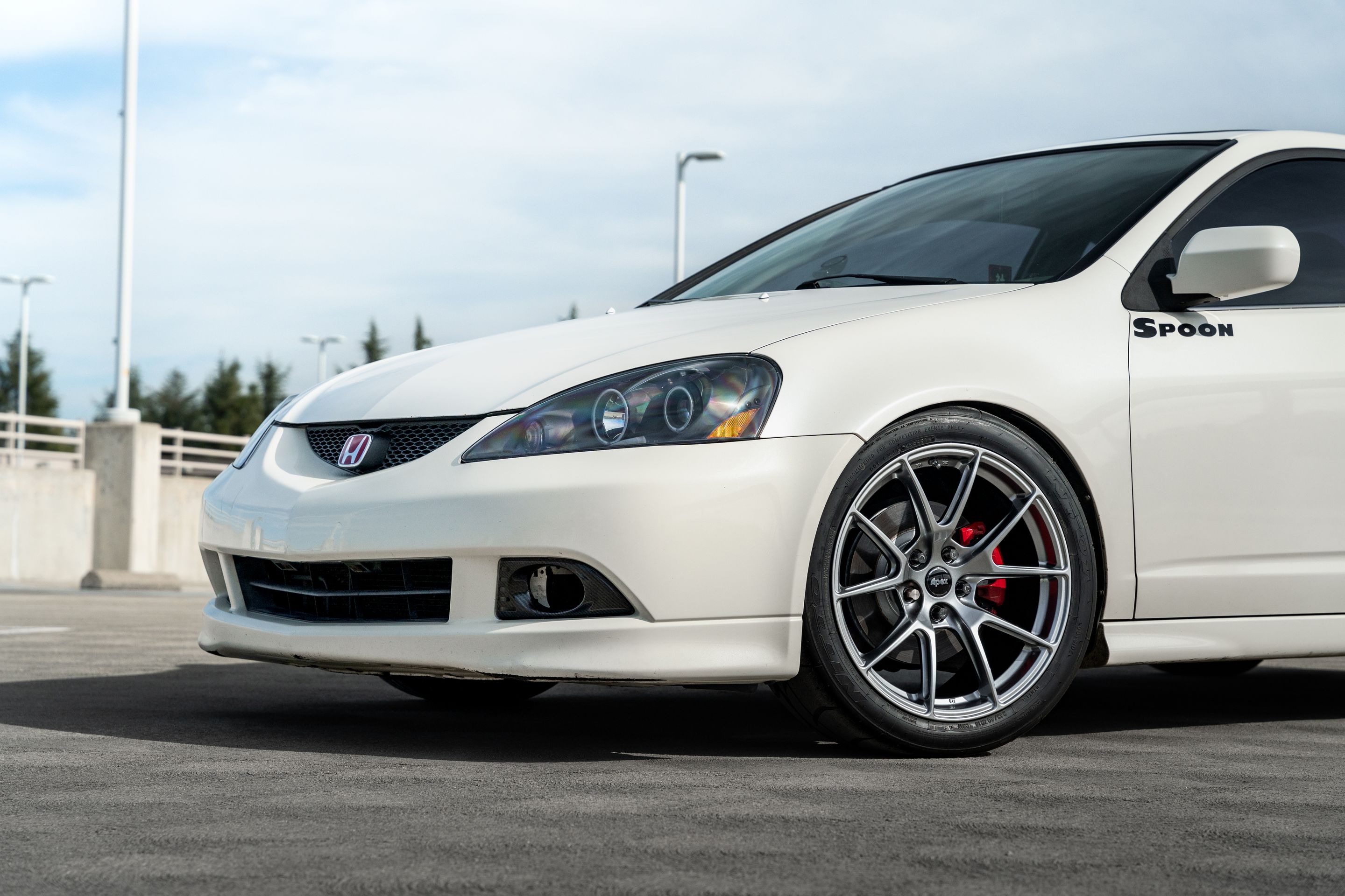 White Acura DC5 RSX with 18" VS-5 Apex wheels in Hyper Black