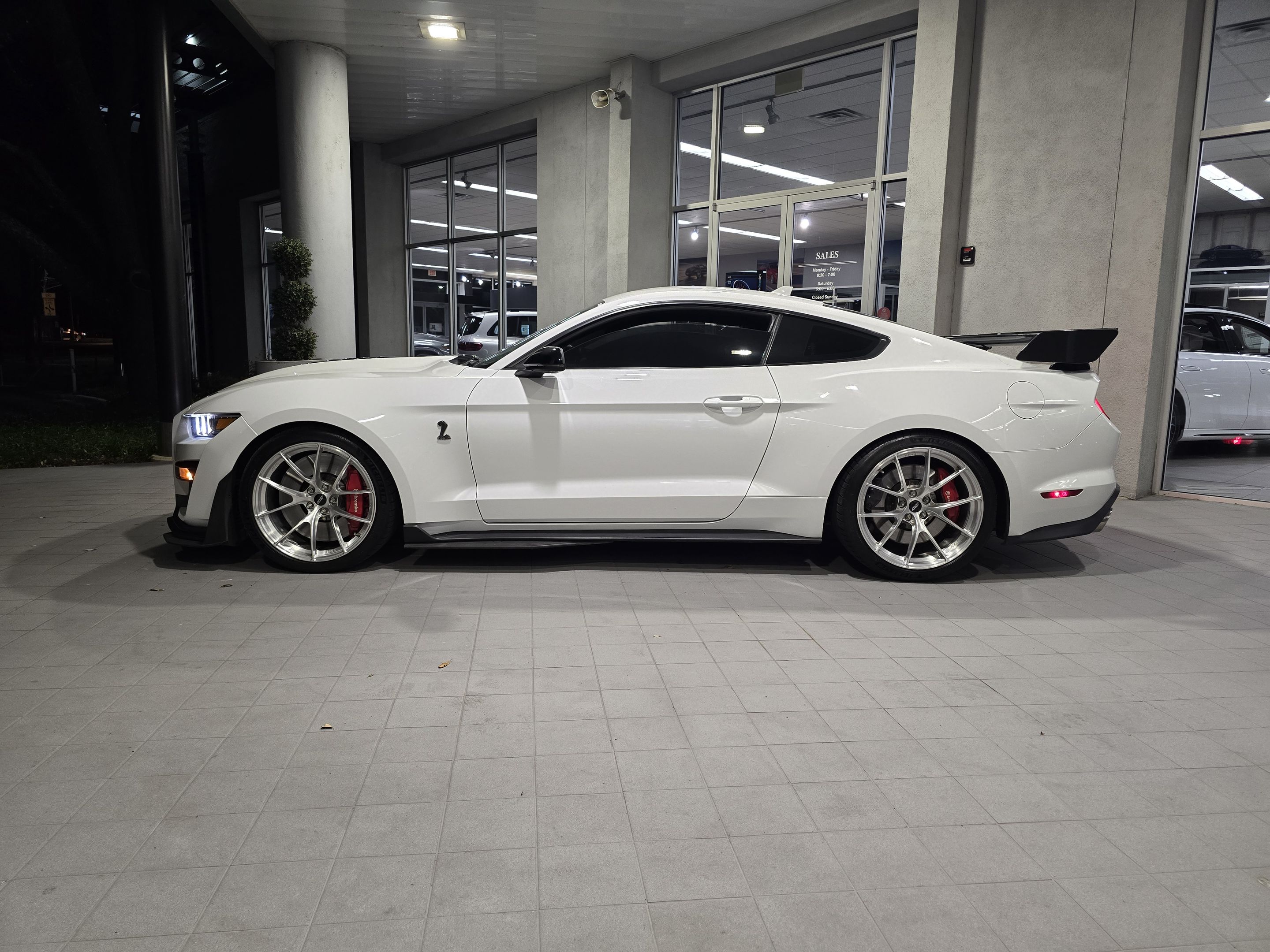 White Ford S550 Mustang GT500 with 20" VS-5RS Apex wheels in Brushed Clear