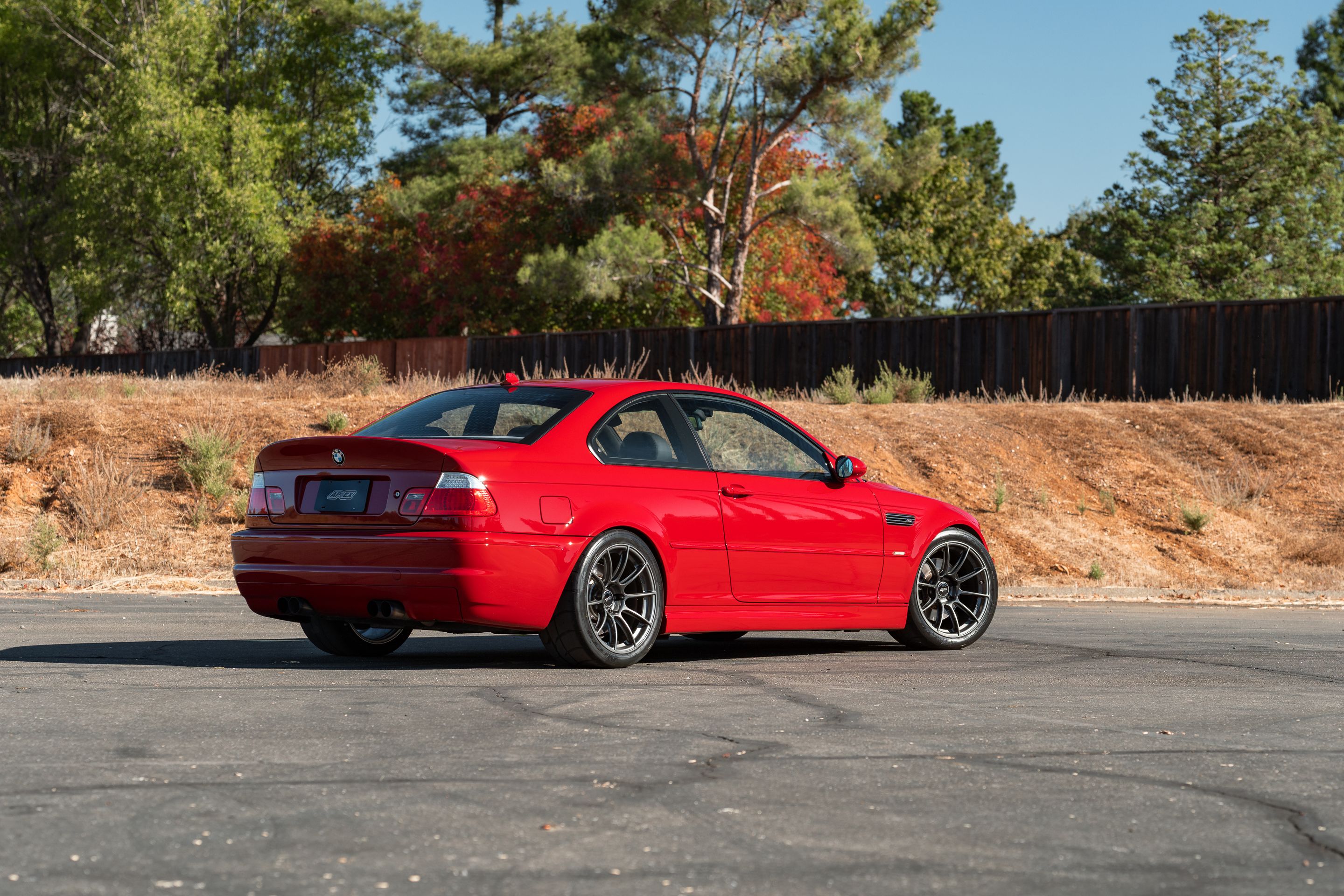 Red BMW E46 M3 with 18" SM-10RS Apex wheels in Anthracite