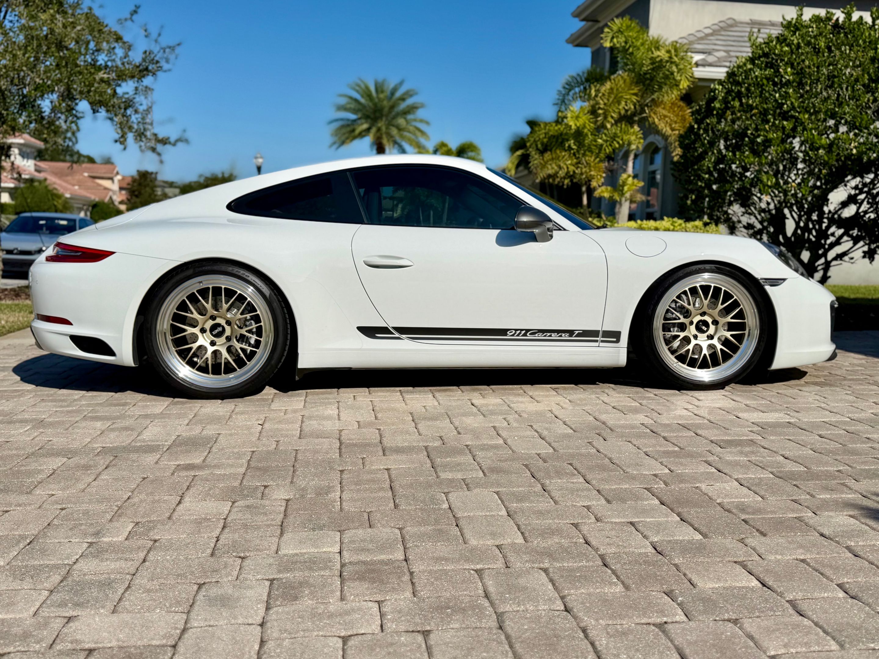 White Porsche 911 991.2 Carrera T with 20" ML-10RT Apex wheels in Machined Lip Gloss Motorsport Gold