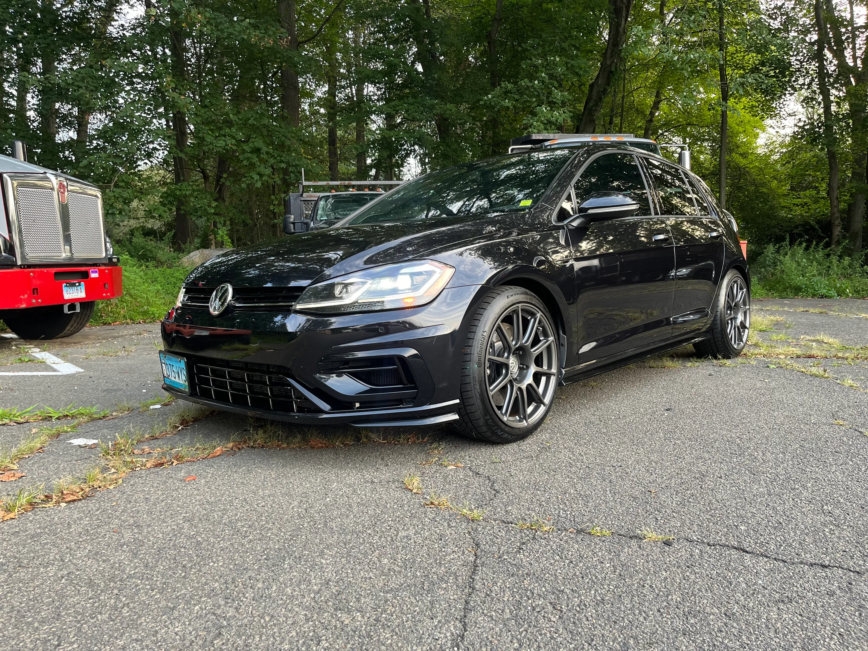 Black VW MK7 Golf R with 18" SM-10 Apex wheels in Anthracite