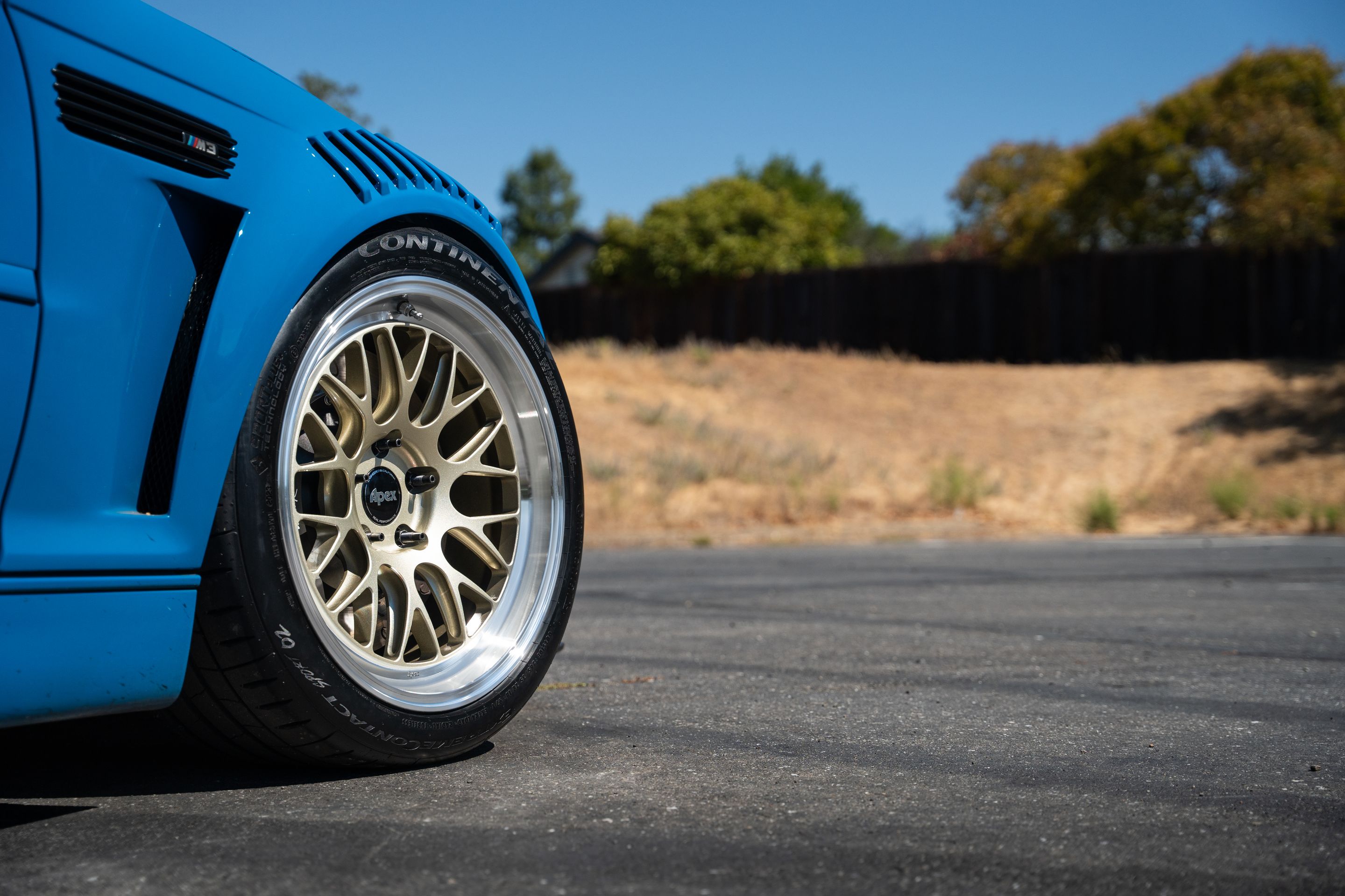 Blue BMW E46 M3 with 18" ML-10RT Apex wheels in Machined Lip Gloss Motorsport Gold