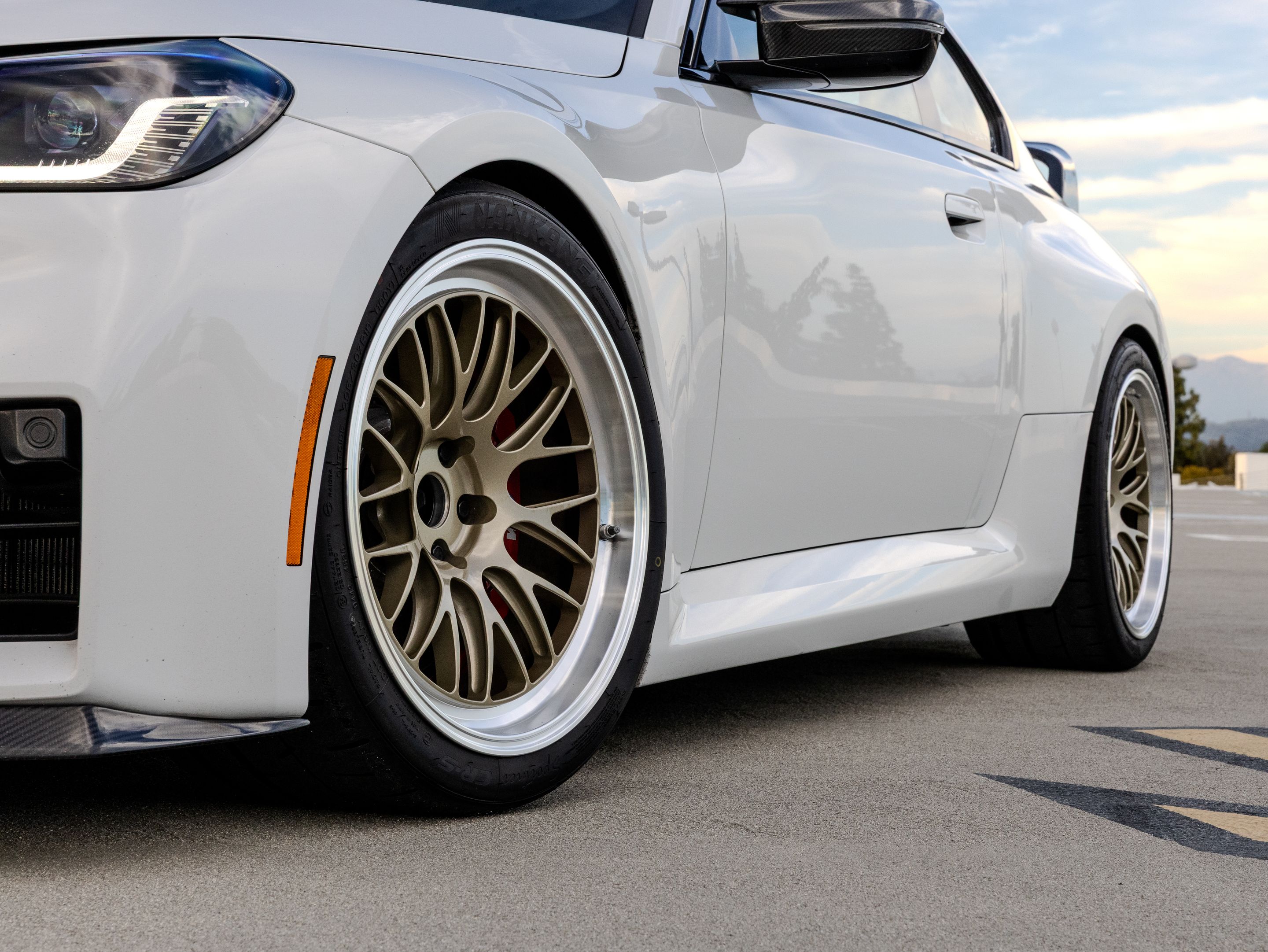 White BMW G87 M2 with 19" ML-10RT Apex wheels in Machined Lip Gloss Motorsport Gold