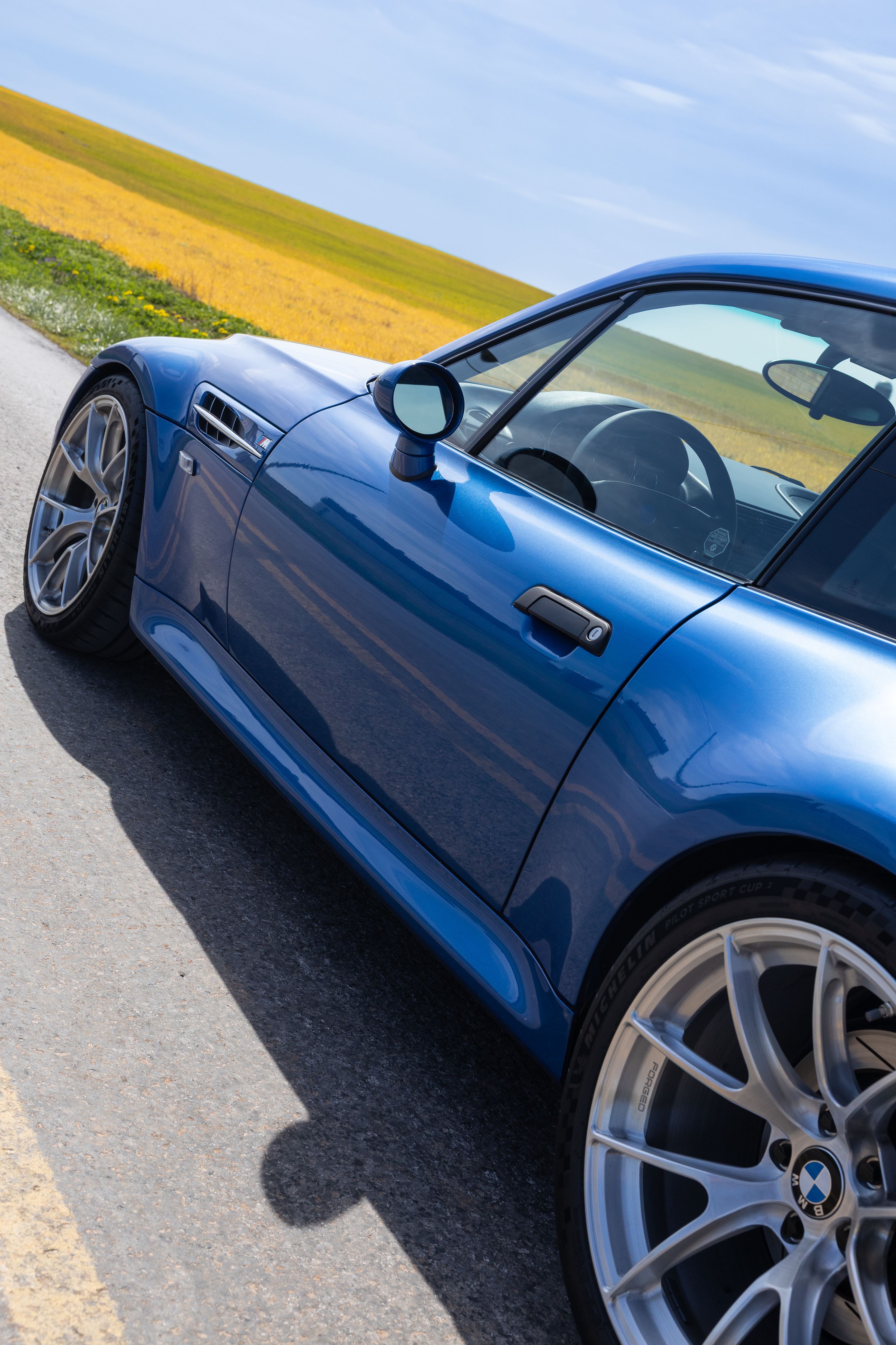 Blue BMW E36/8 Coupe Z3 M with 18" VS-5RS Apex wheels in Brushed Clear