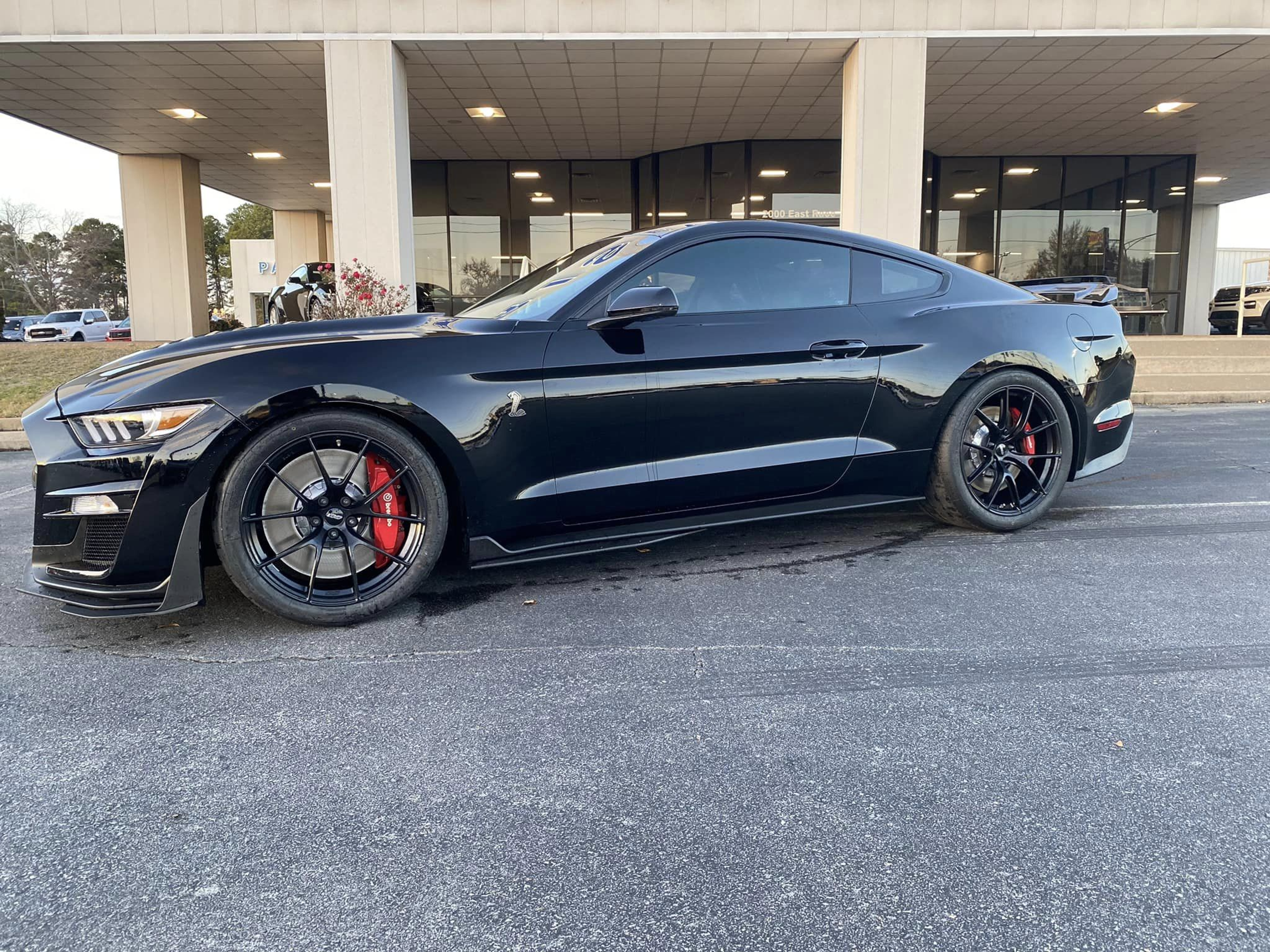 Black Ford S550 Mustang GT500 with 20" VS-5RS Apex wheels in Satin Black