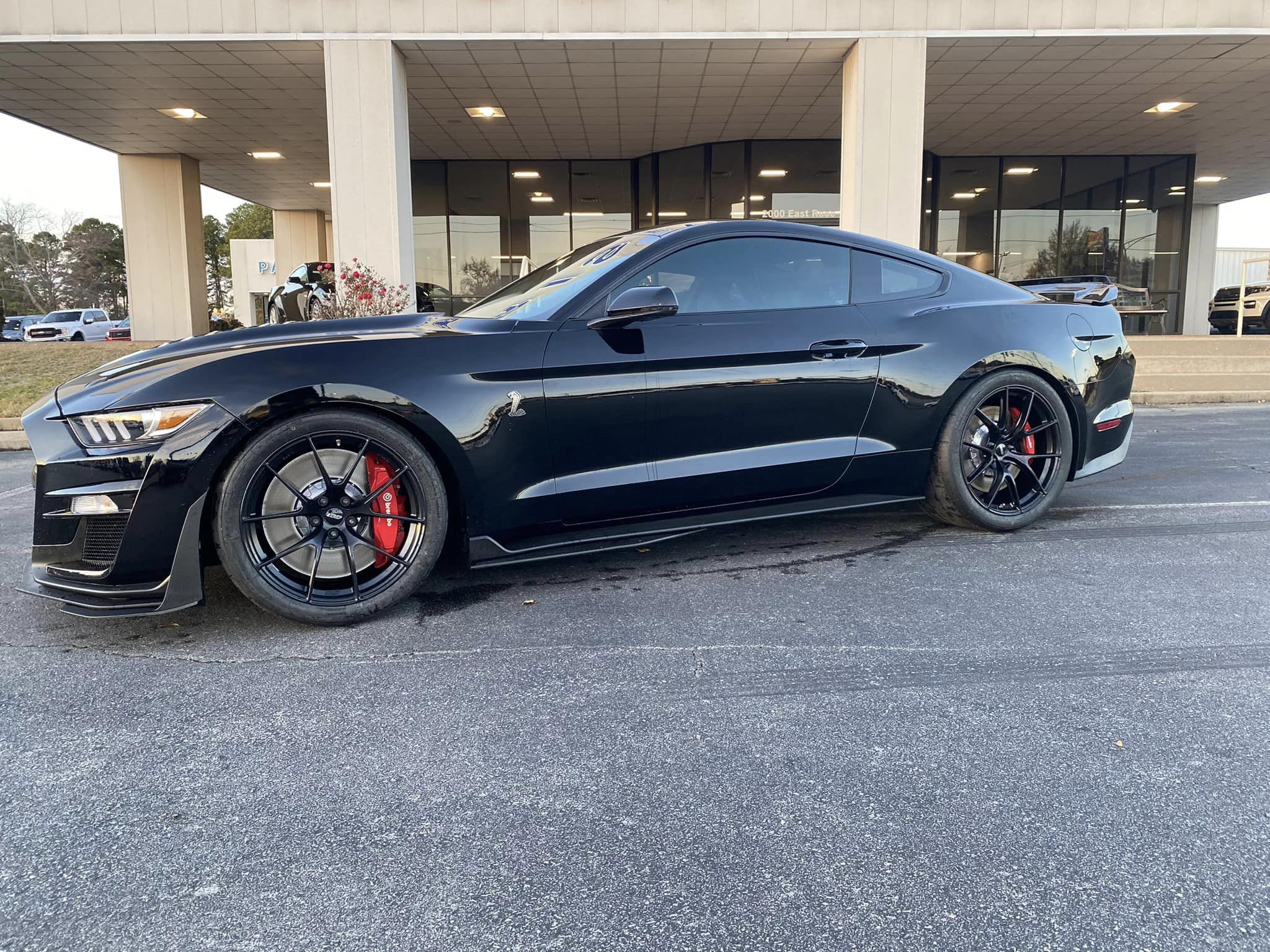 Black Ford S550 Mustang GT500 with 20" VS-5RS Apex wheels in Satin Black
