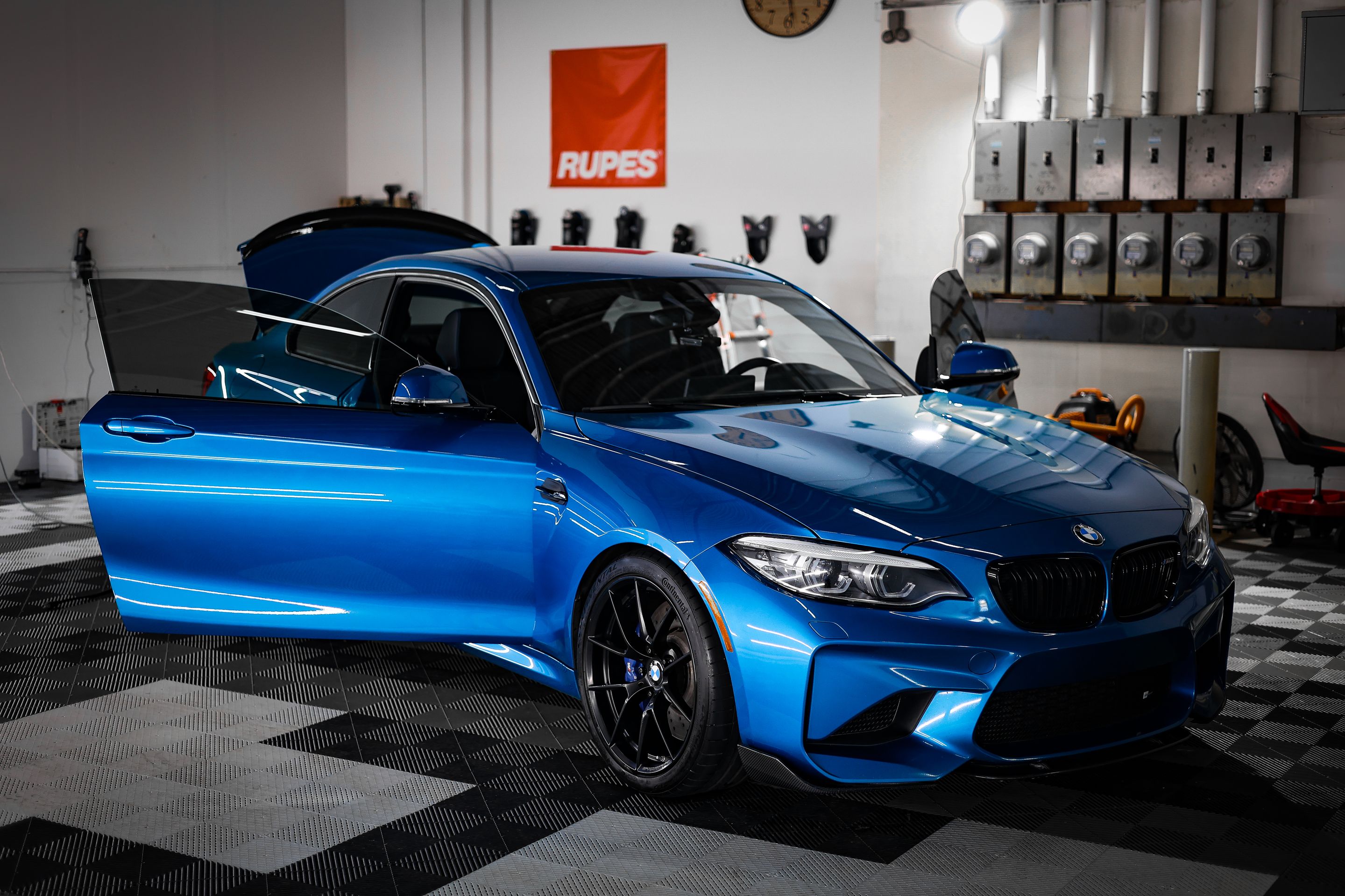 Blue BMW F87 M2 with 18" EC-7 Apex wheels in Anthracite