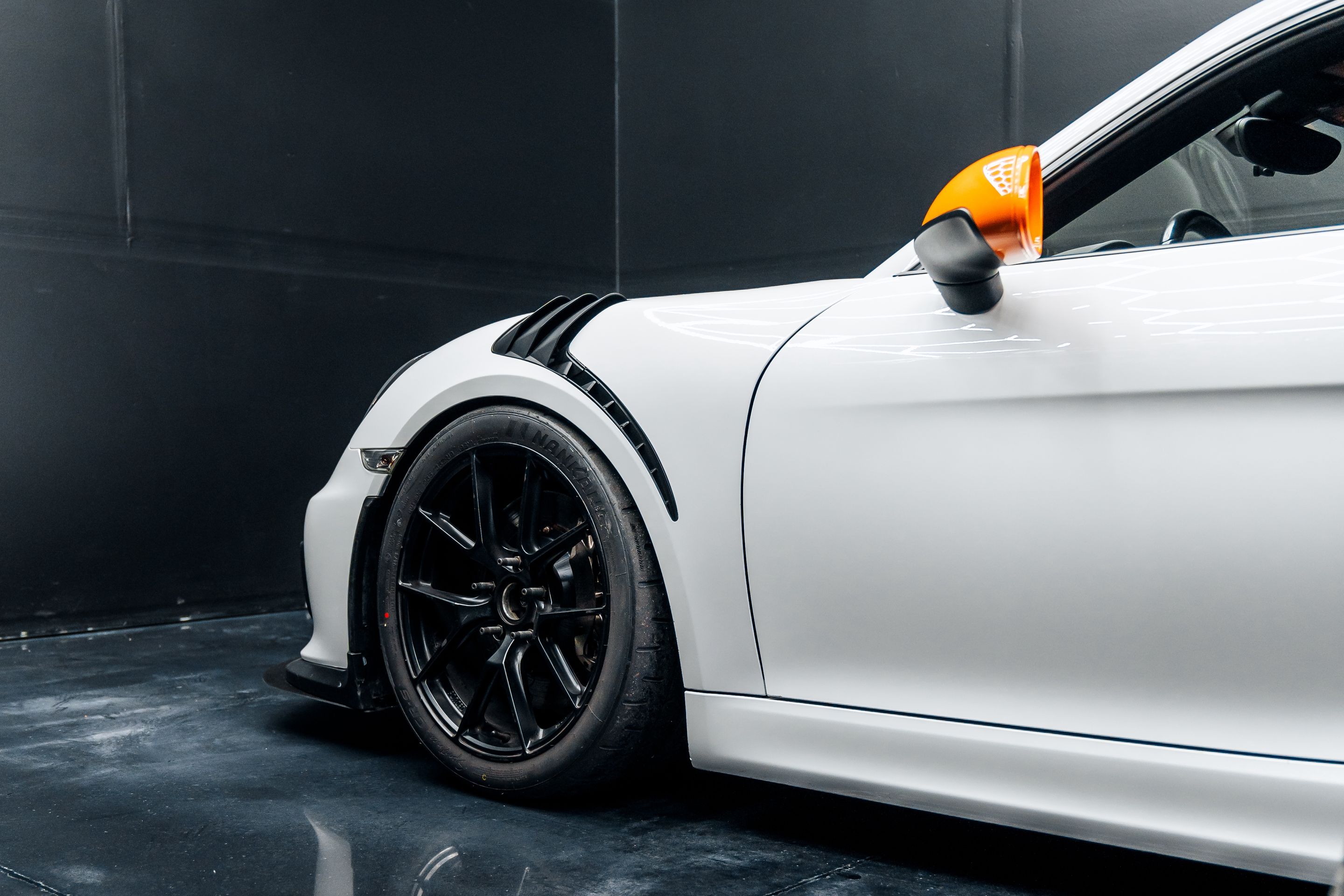 White Porsche 981 Cayman Base with 19" VS-5RS Apex wheels in Satin Black