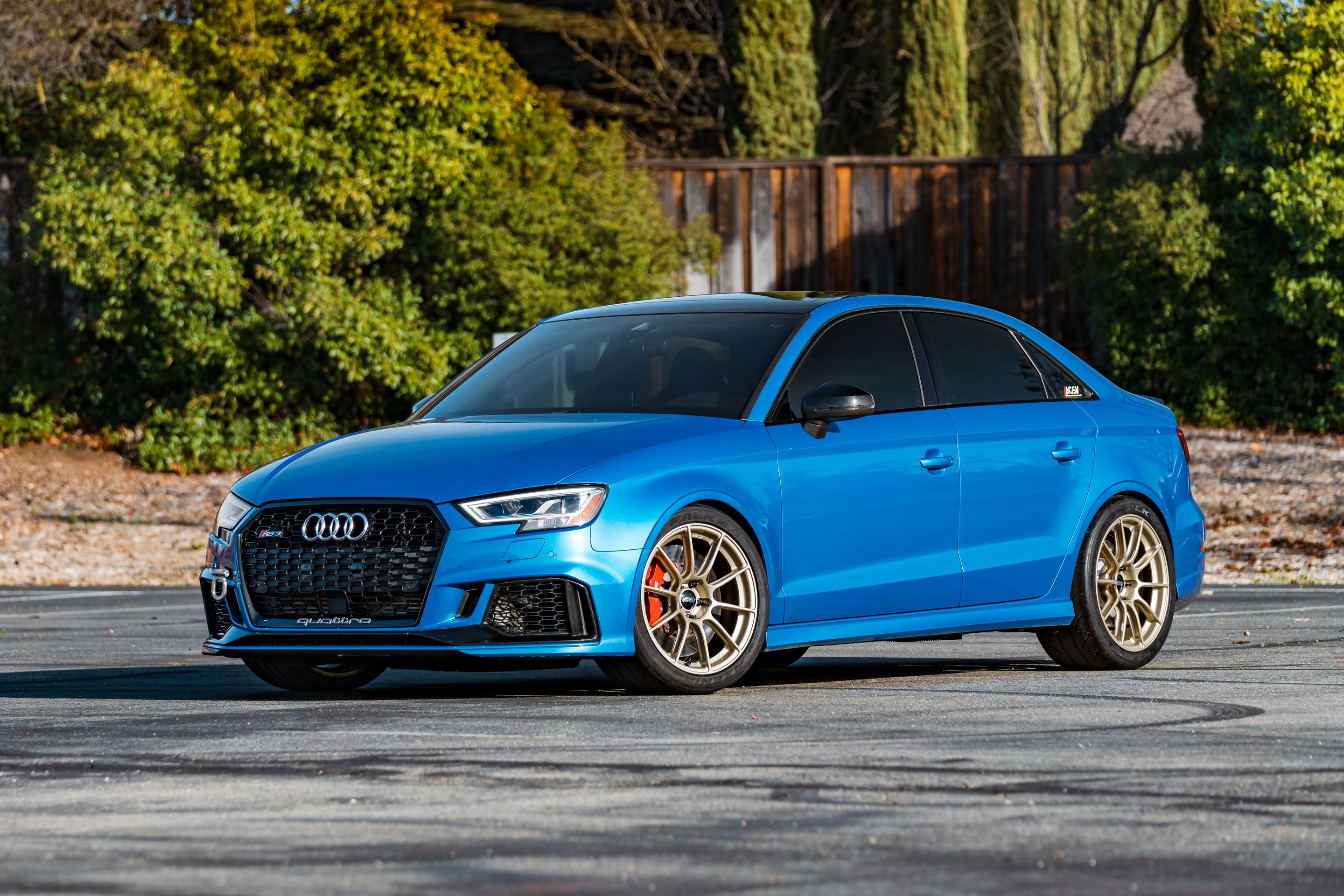 Blue Audi 8V RS 3 with 18" SM-10RS Apex wheels in Motorsport Gold