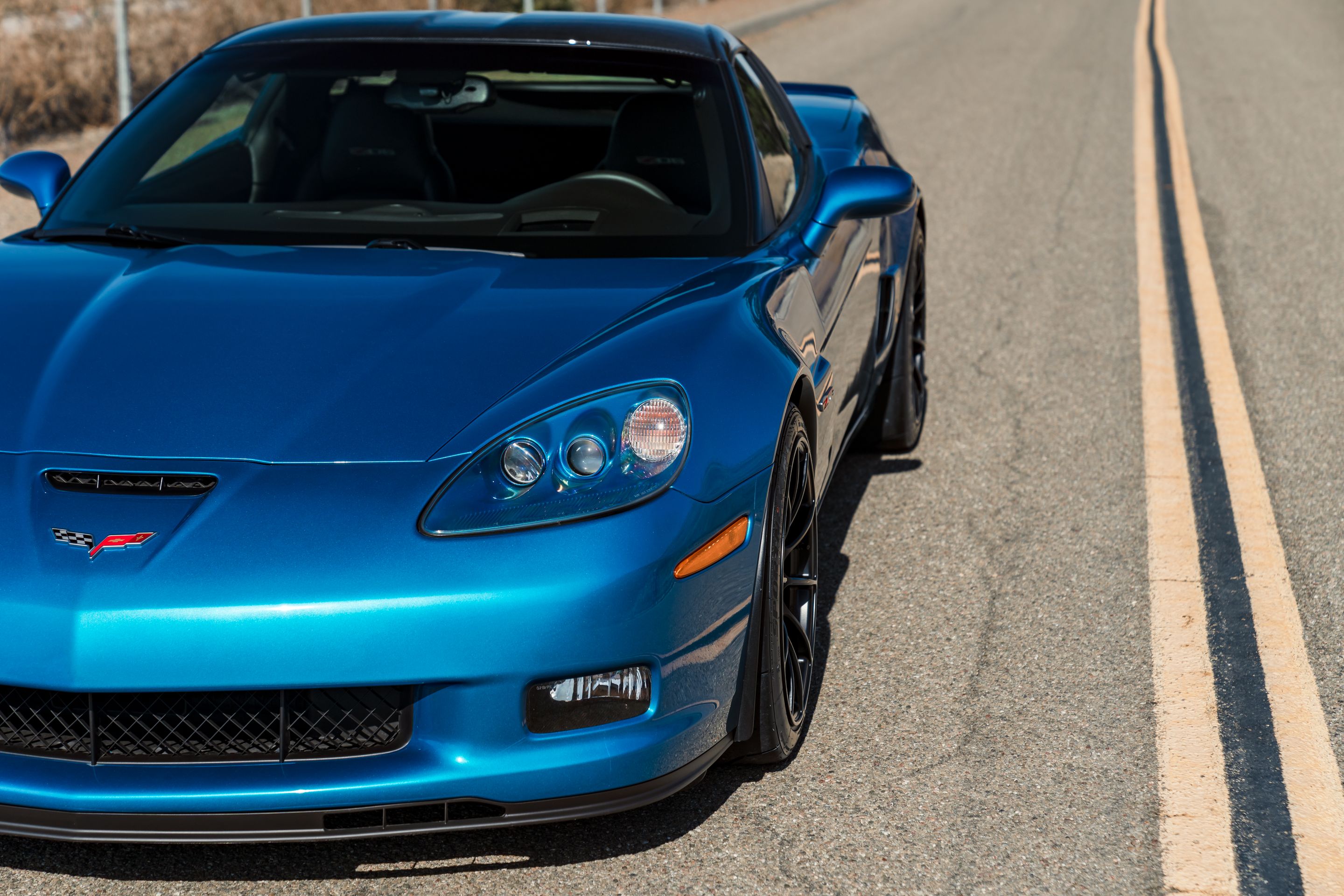 Blue Chevrolet C6 Corvette Z06 with 18" SM-10RS Apex wheels in Satin Black