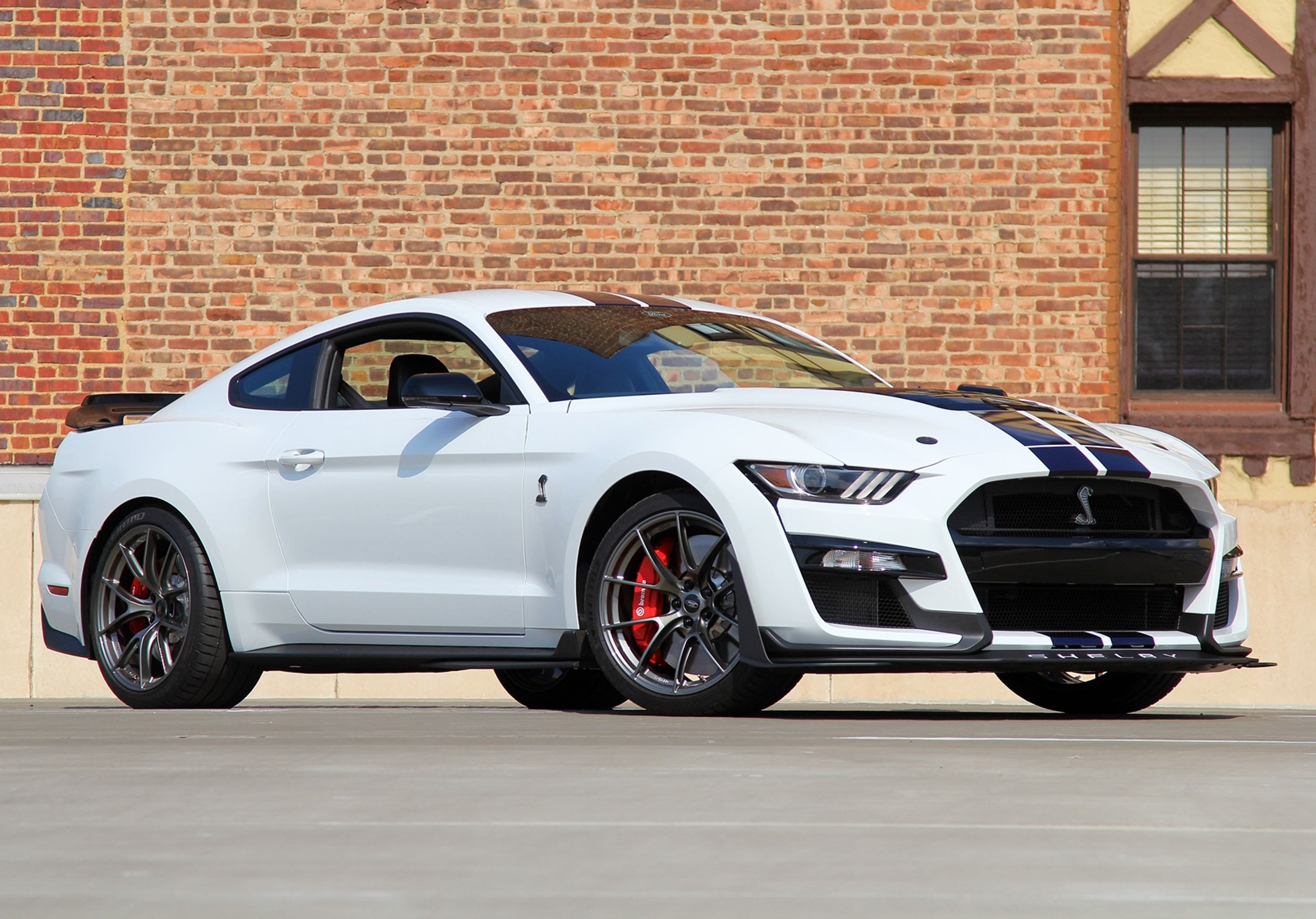 White Ford S550 Mustang GT500 with 20" VS-5RS Apex wheels in Anthracite