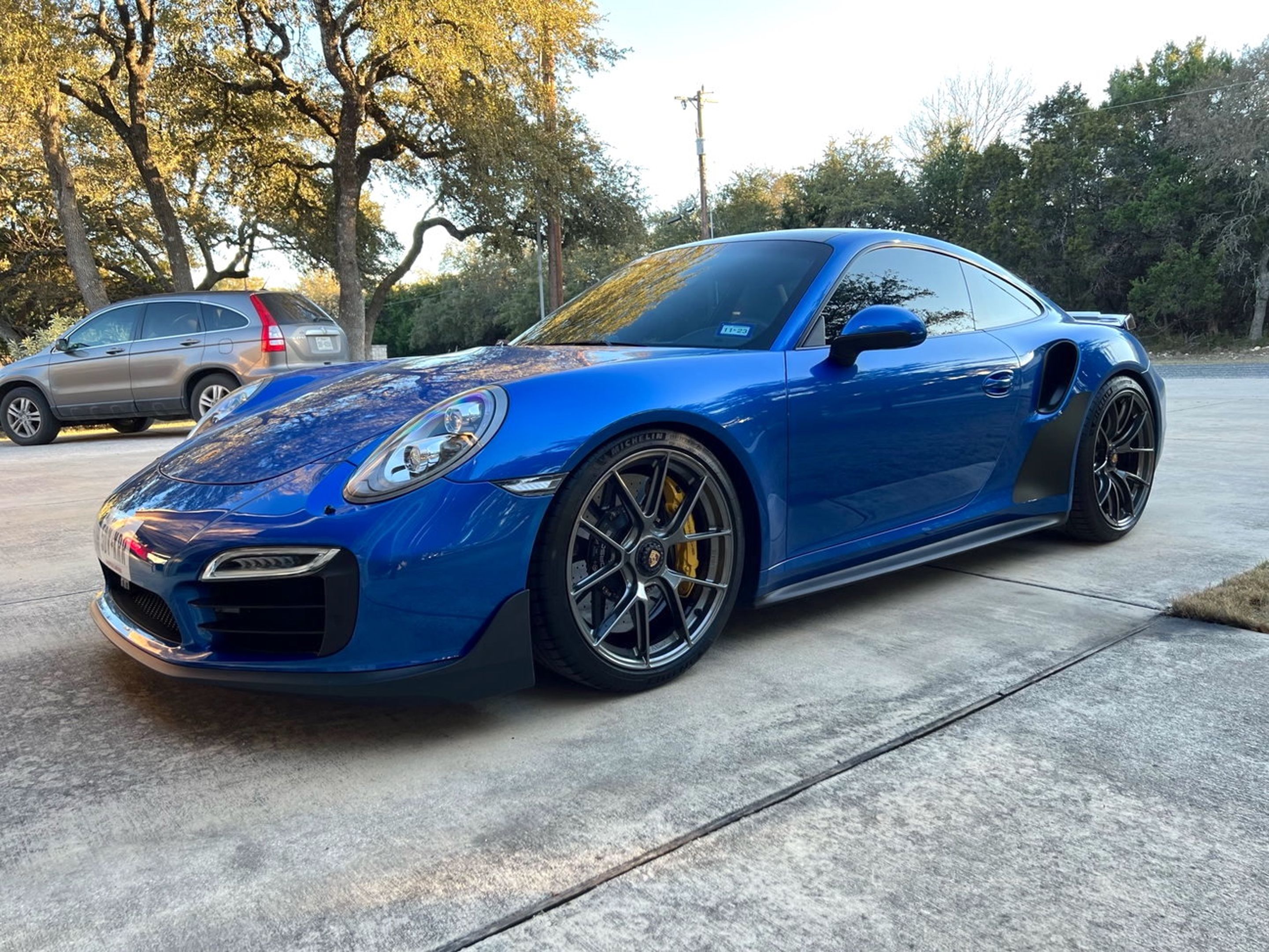 Blue Porsche 911 991.1 Turbo S with 20" VS-5RS Apex wheels in Anthracite
