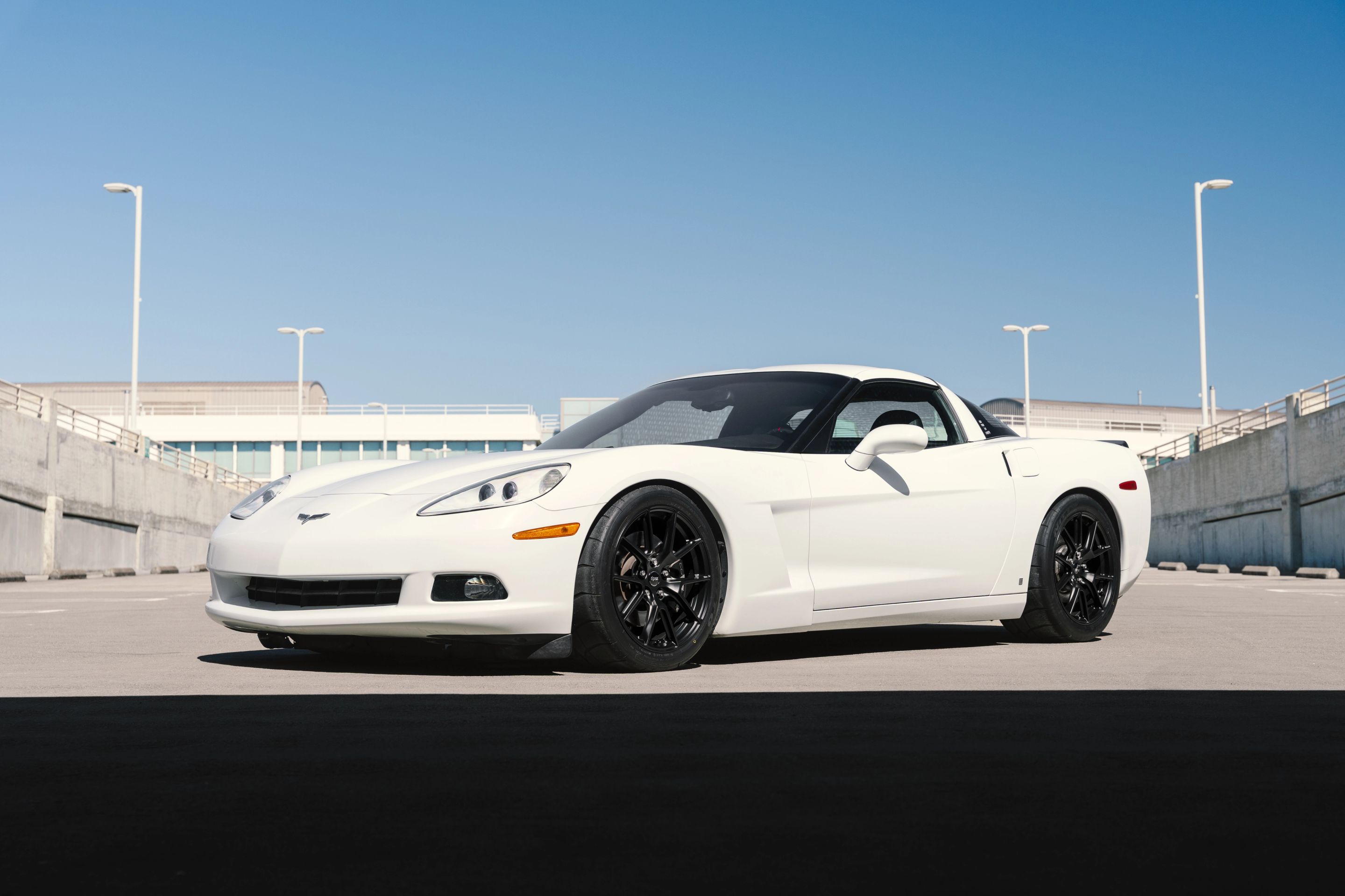 White Chevrolet C6 Corvette Base/Z51 with 18" VS-5 Apex wheels in Satin Black