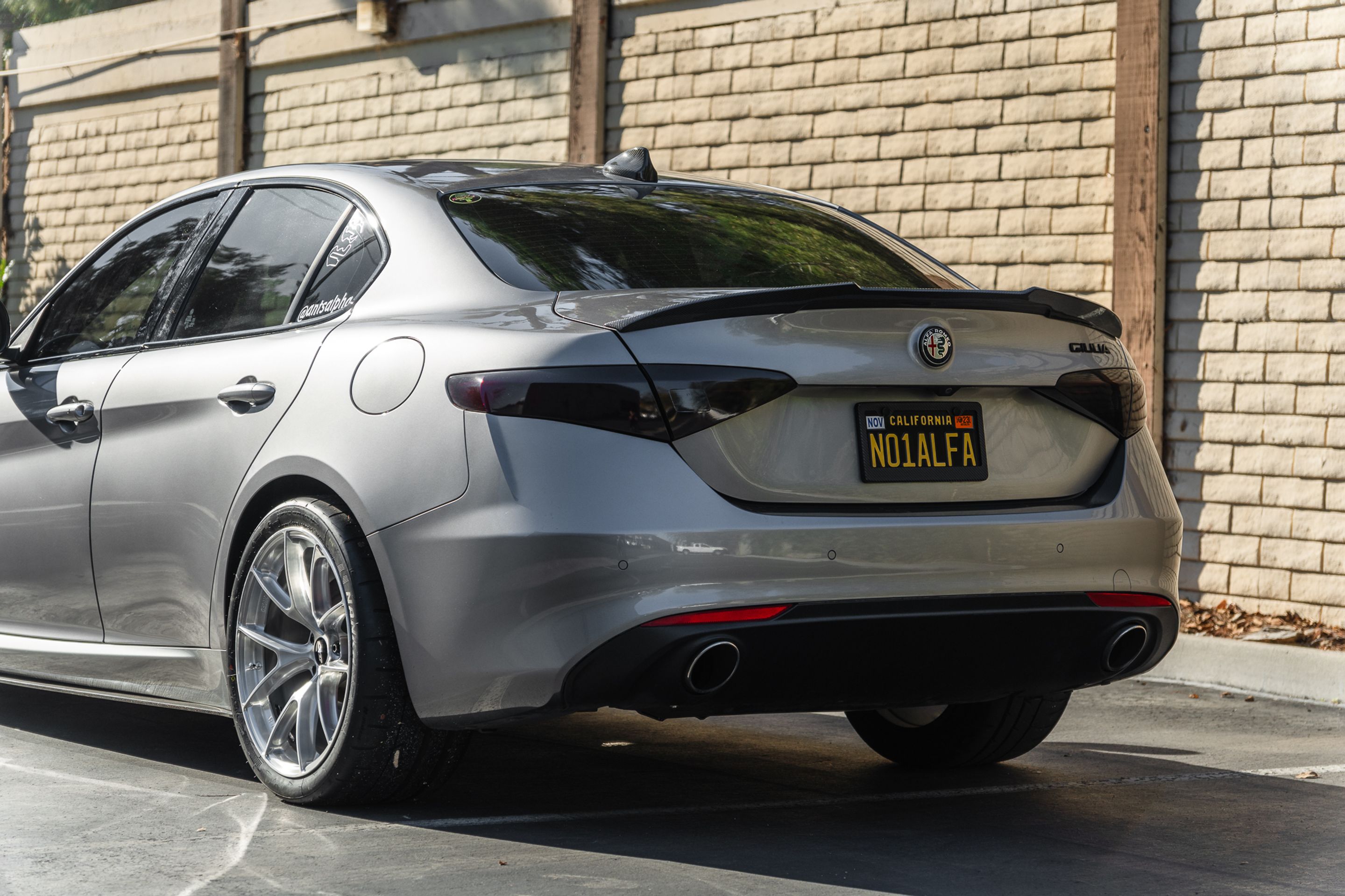 Grey Alfa Romeo Giulia Standard with 19" VS-5RS Apex wheels in Brushed Clear