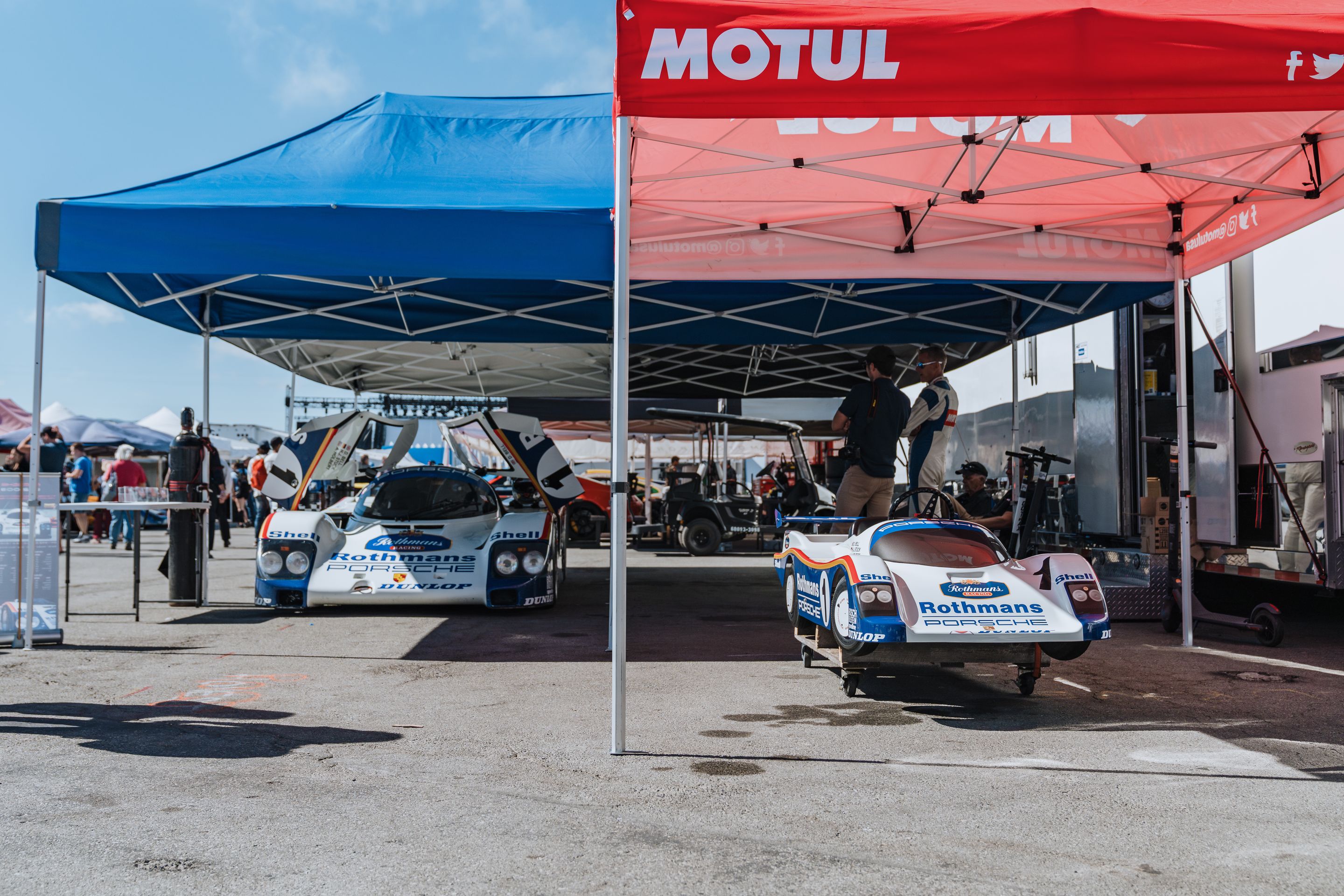 White Porsche 911 996 GT2 with 18" EC-7RS Apex wheels in Anthracite