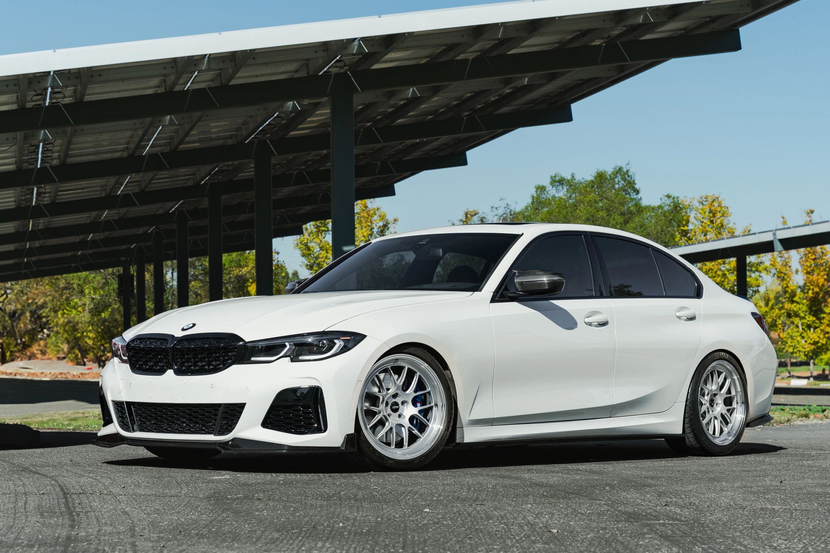 White BMW G20 Sedan 3 Series with 19" ML-7RT Apex wheels in Machined Lip Race Silver