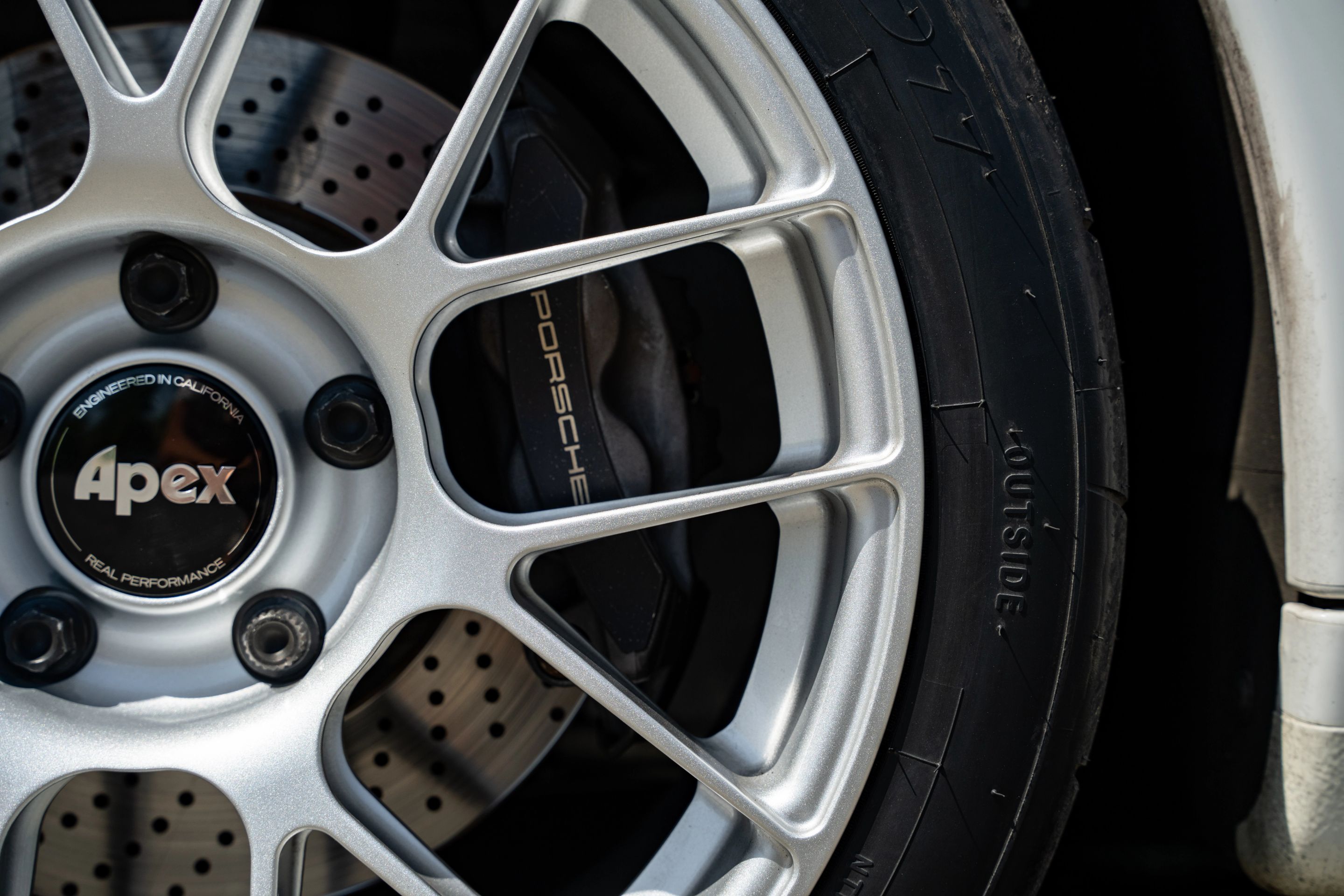 White Porsche 911 997 Carrera with 18" EC-7RS Apex wheels in Race Silver