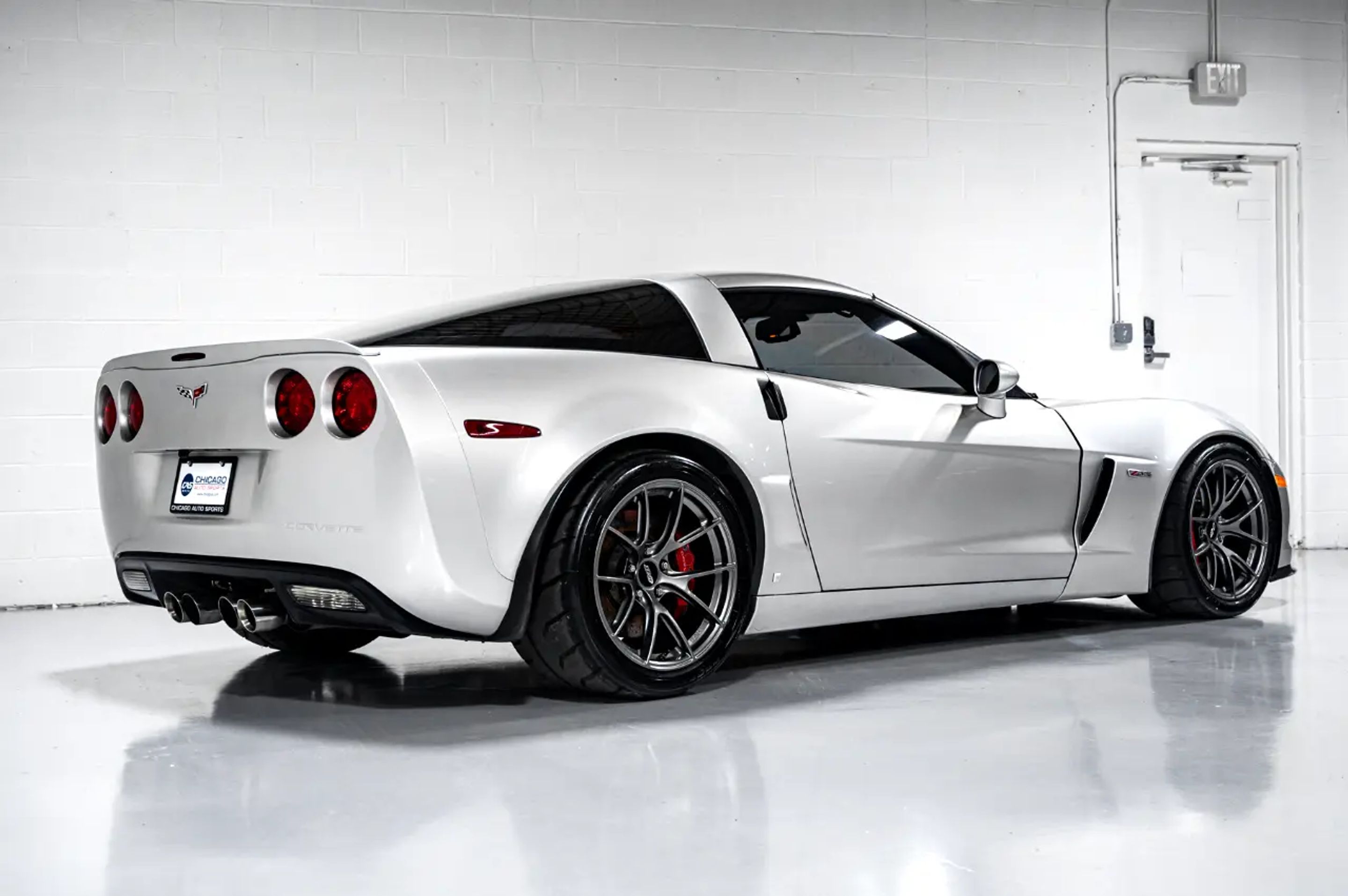 Silver Chevrolet C6 Corvette Z06 with 18"/19" VS-5RS Apex wheels in Anthracite