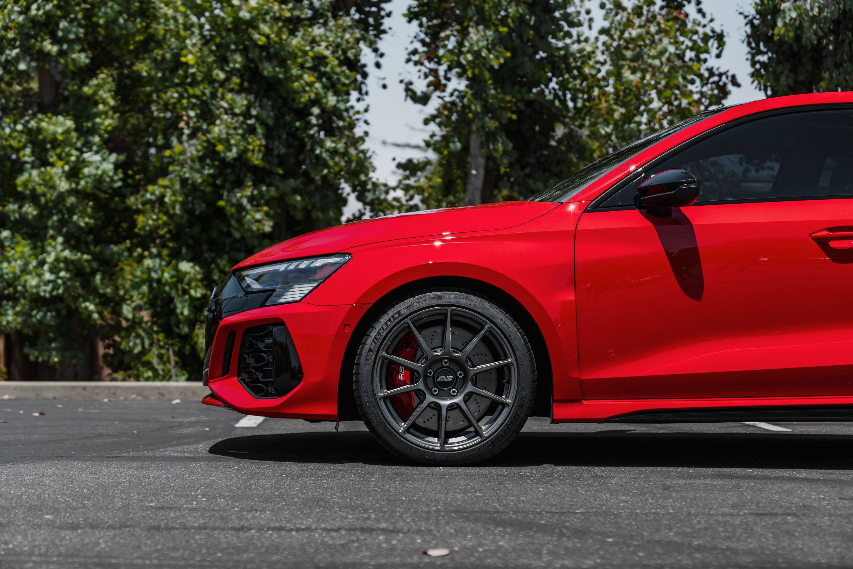 Red Audi 8Y RS 3 with 18" SM-10 Apex wheels in Anthracite