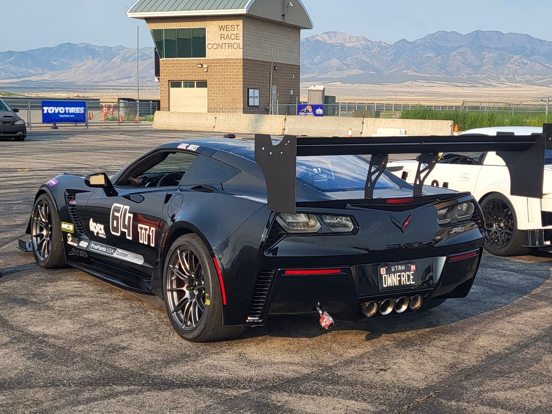Grey Chevrolet C7 Corvette Z06 with 19" SM-10RS Apex wheels in Anthracite
