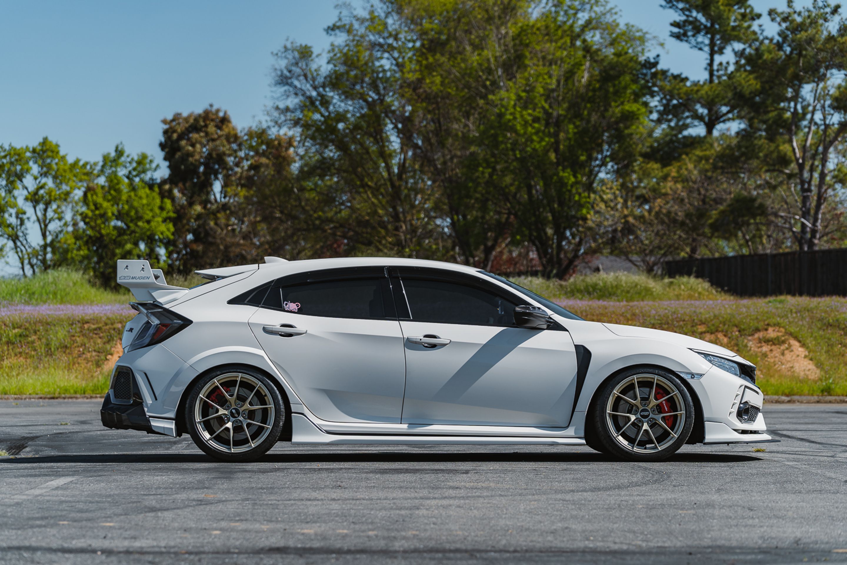 White Honda FK8 Civic Type-R with 19" VS-5RS Apex wheels in Motorsport Gold